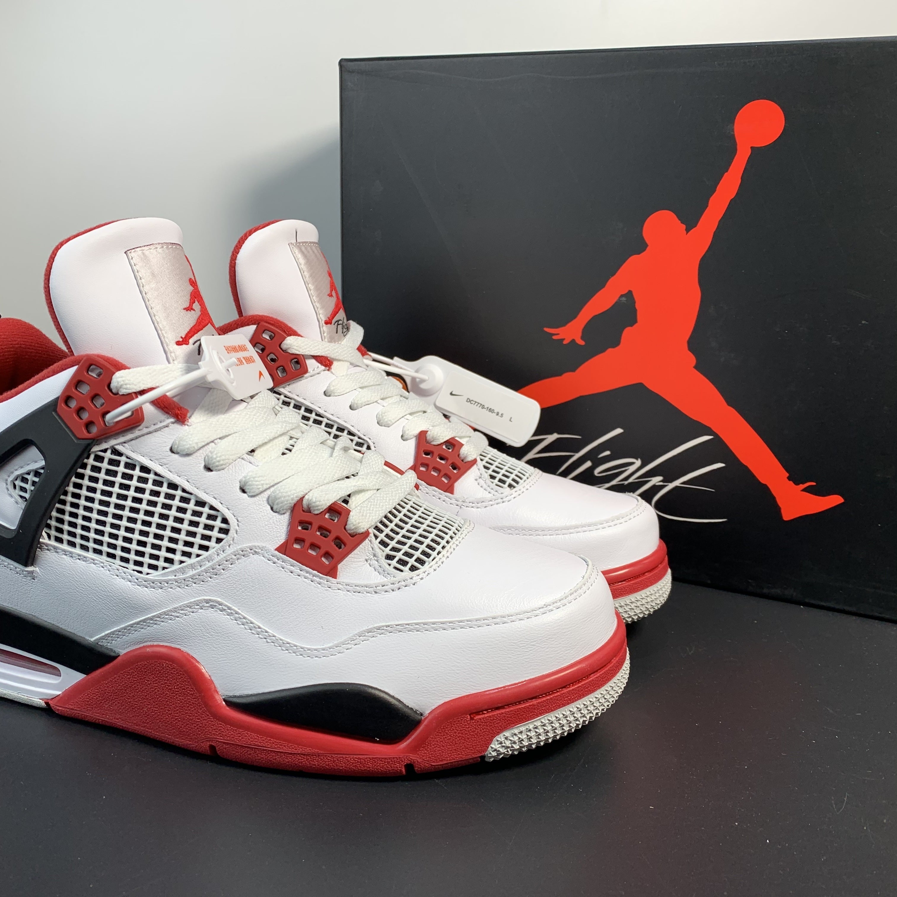 Air Jordan 4 Retro "Fire Red"
