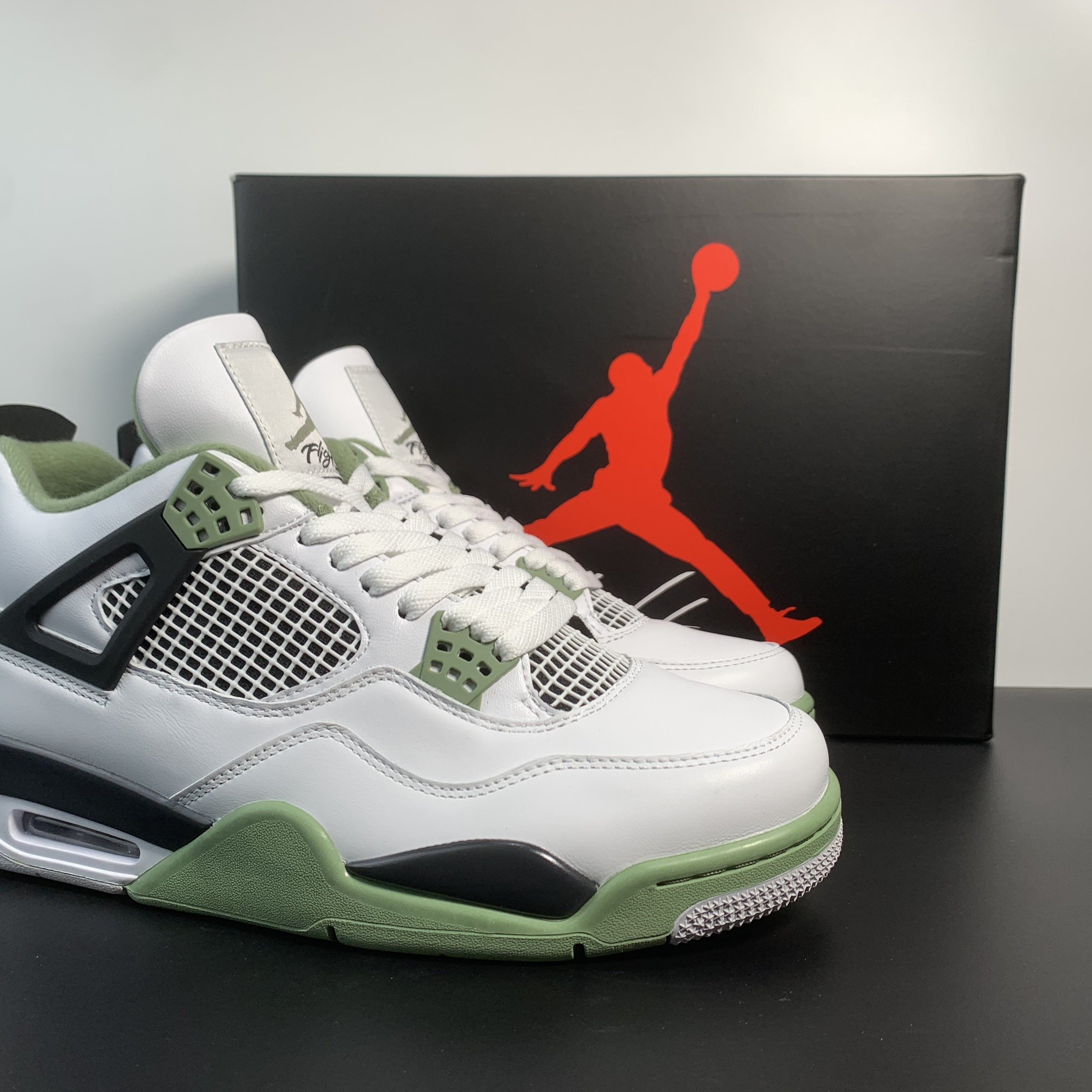 Nike Air Jordan 4 Retro "Seafoam"