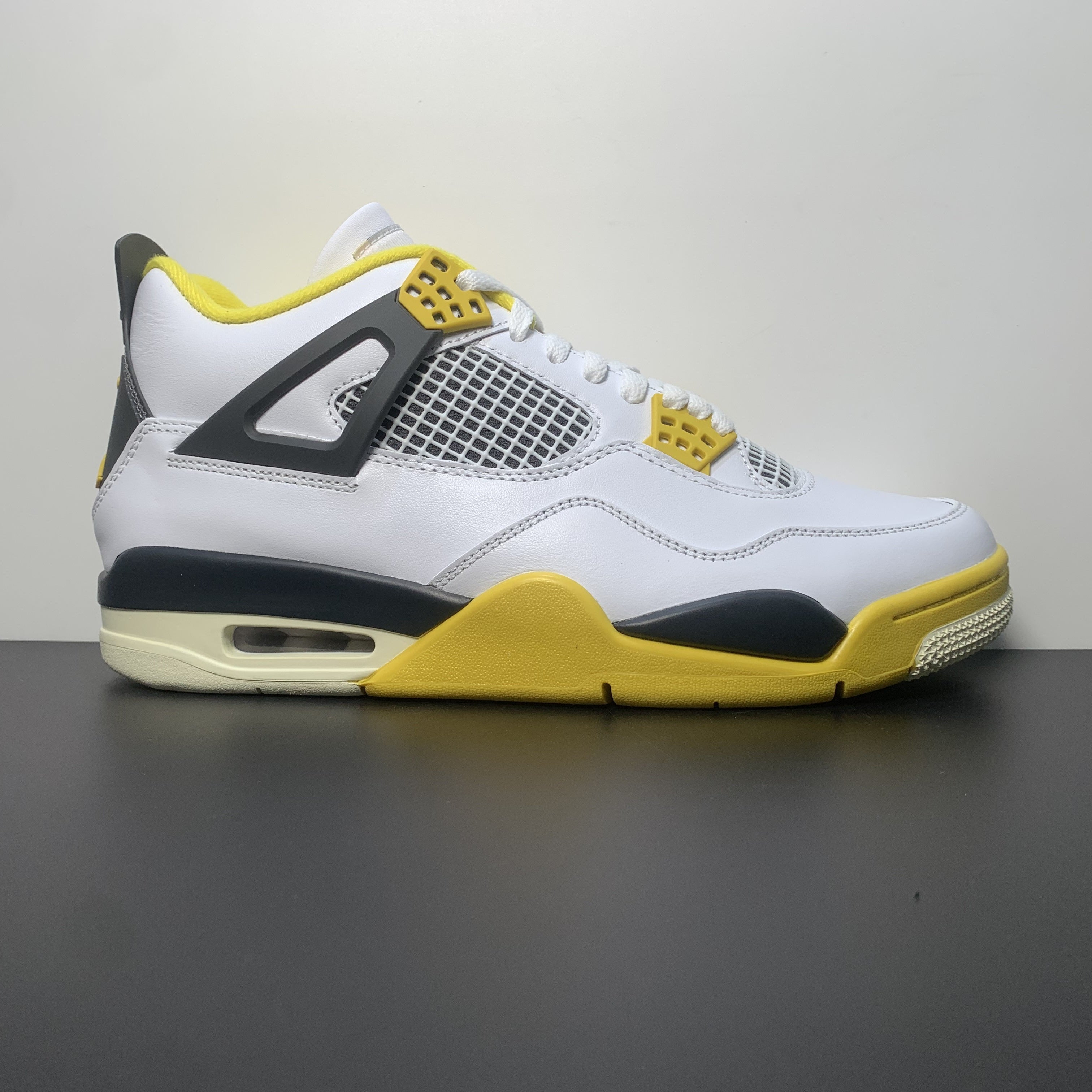 Nike Air Jordan 4 Retro 'Vivid Sulfur'