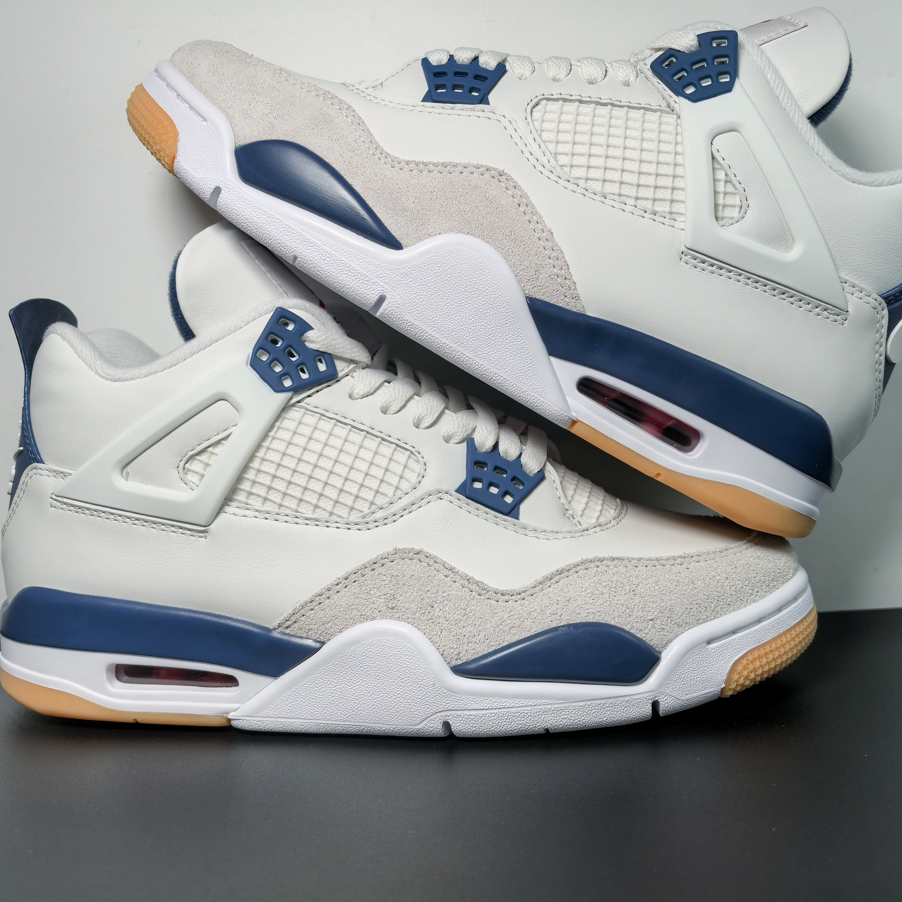 Nike SB x Air Jordan 4 Retro "Navy"