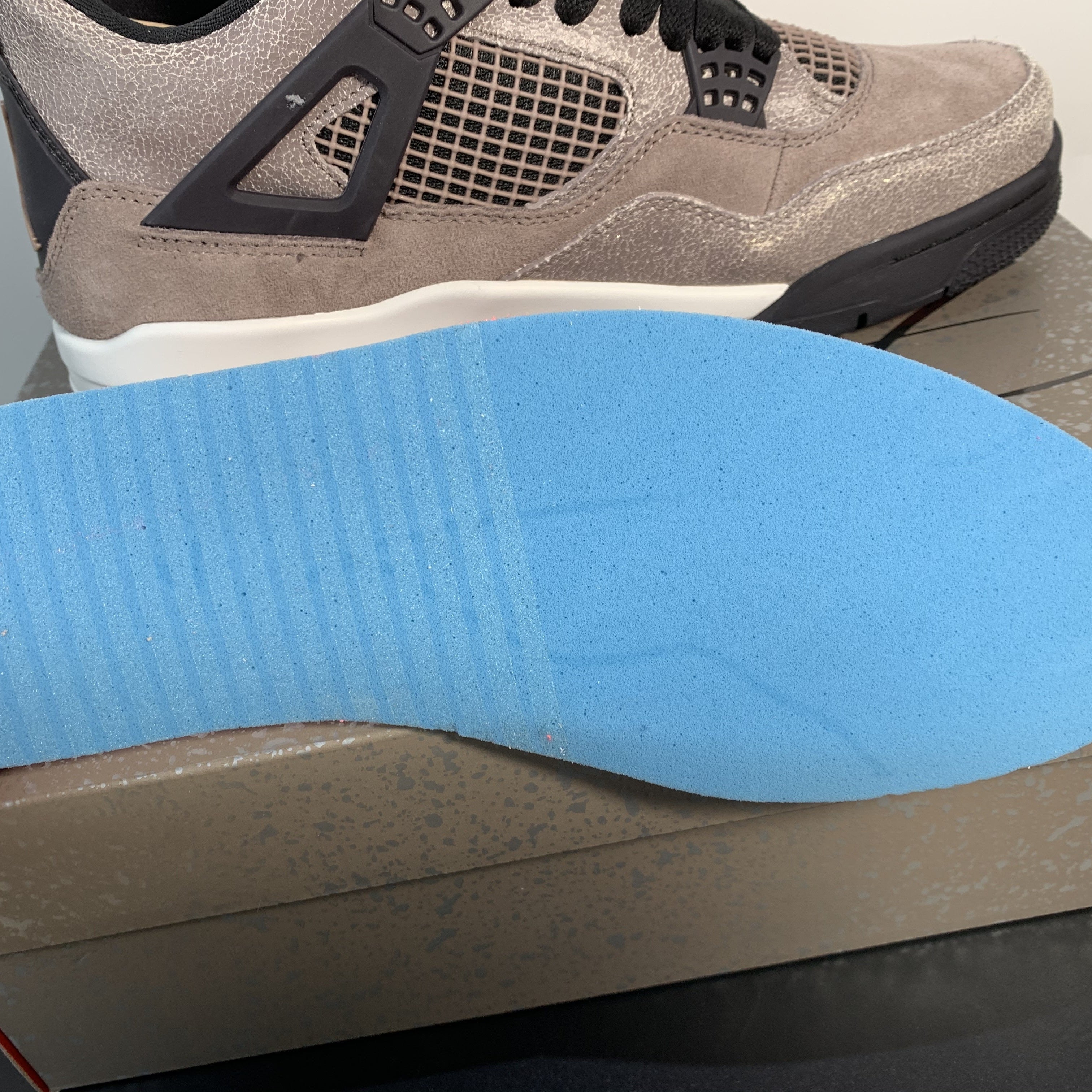 Air Jordan 4 Retro "Taupe Haze"