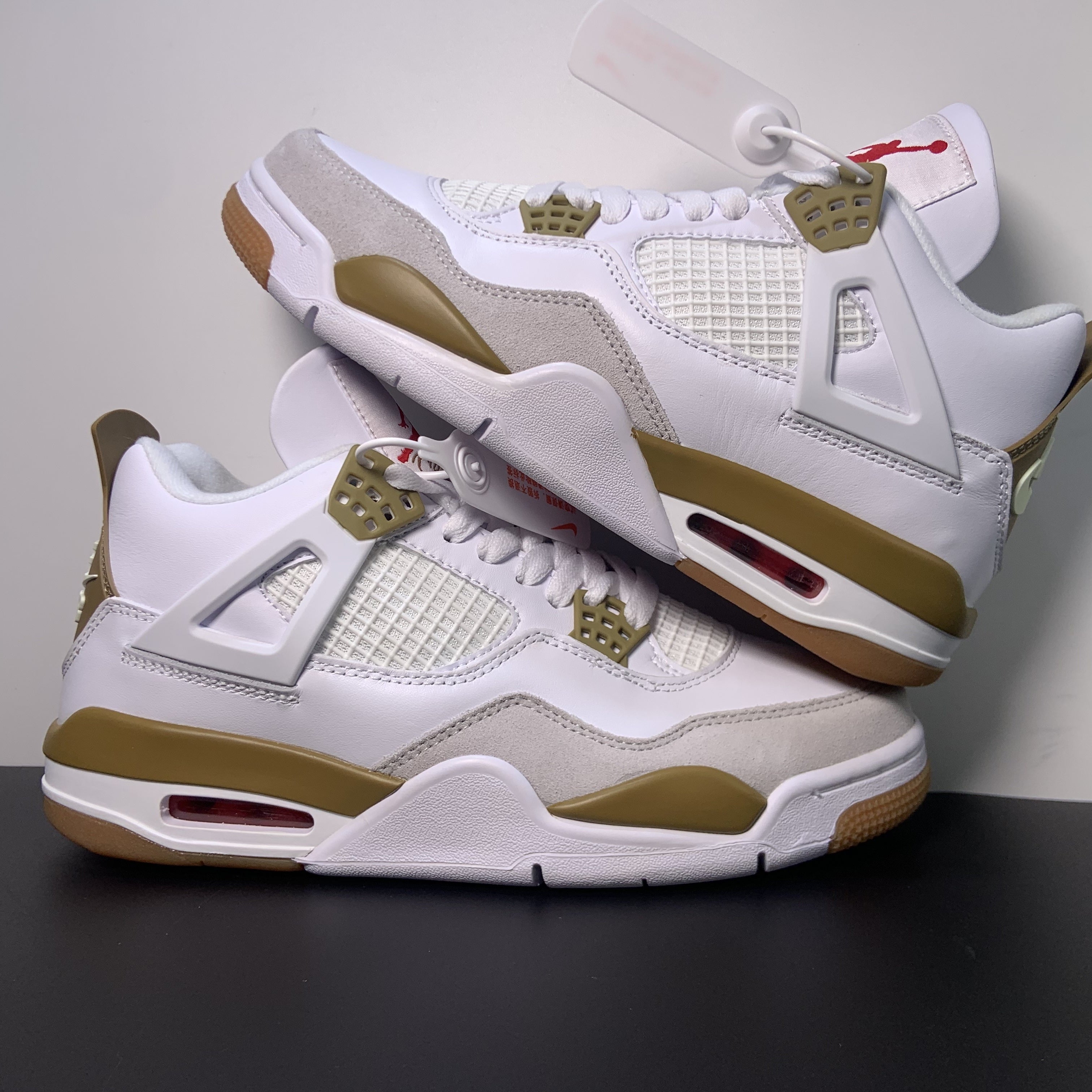 Air Jordan 4 Retro "Metallic Gold"