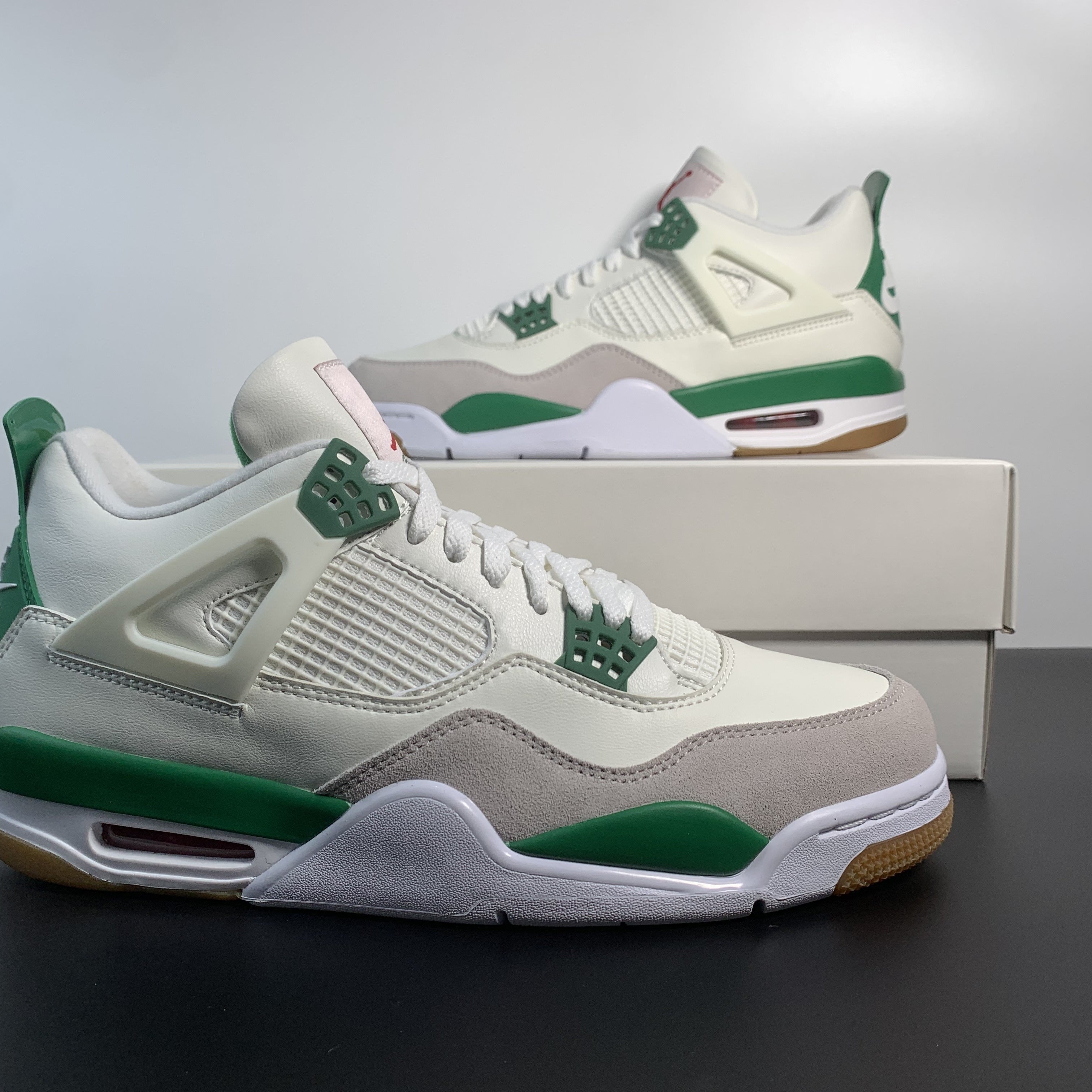 Nike SB x Air Jordan 4 Retro "Pine Green"