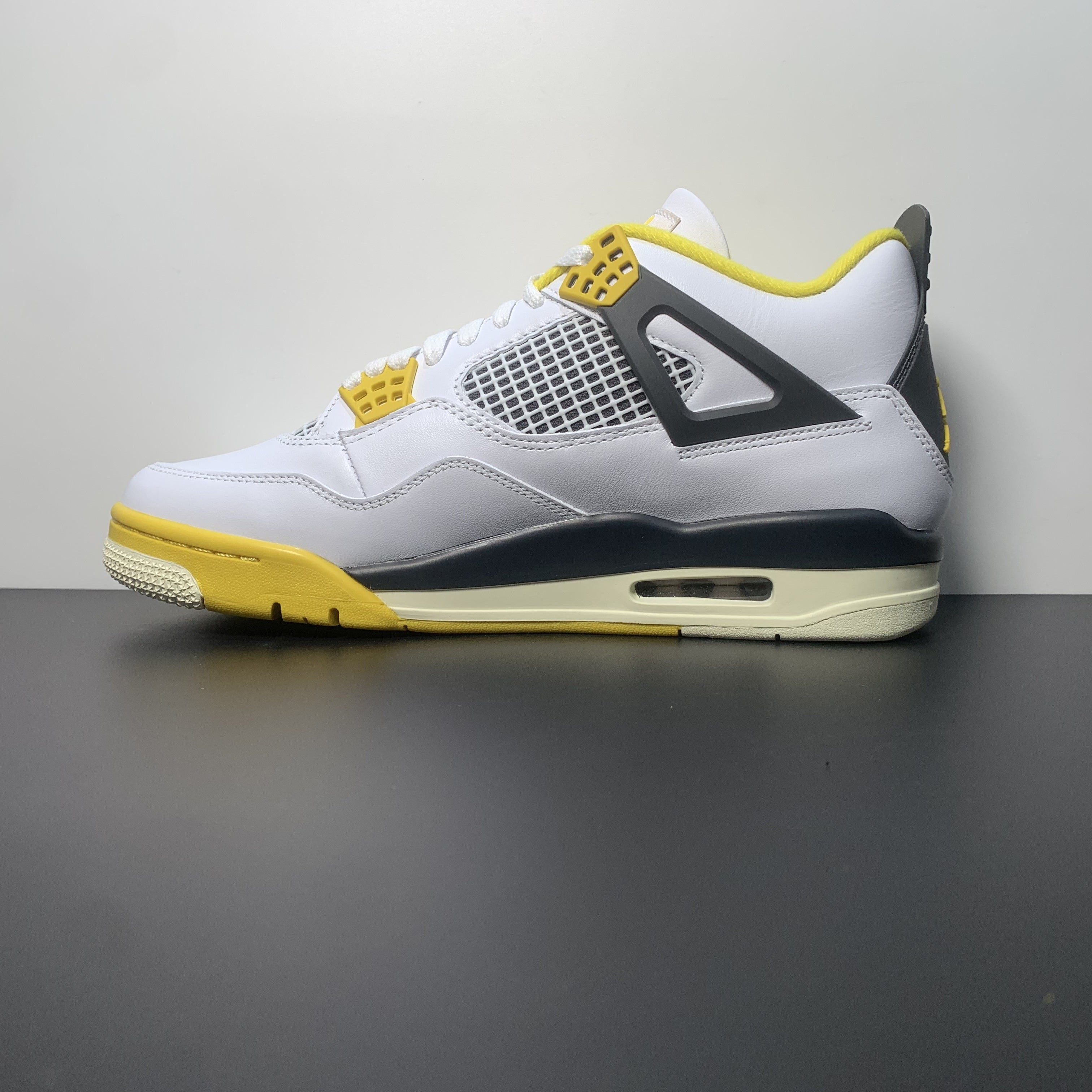 Nike Air Jordan 4 Retro 'Vivid Sulfur'