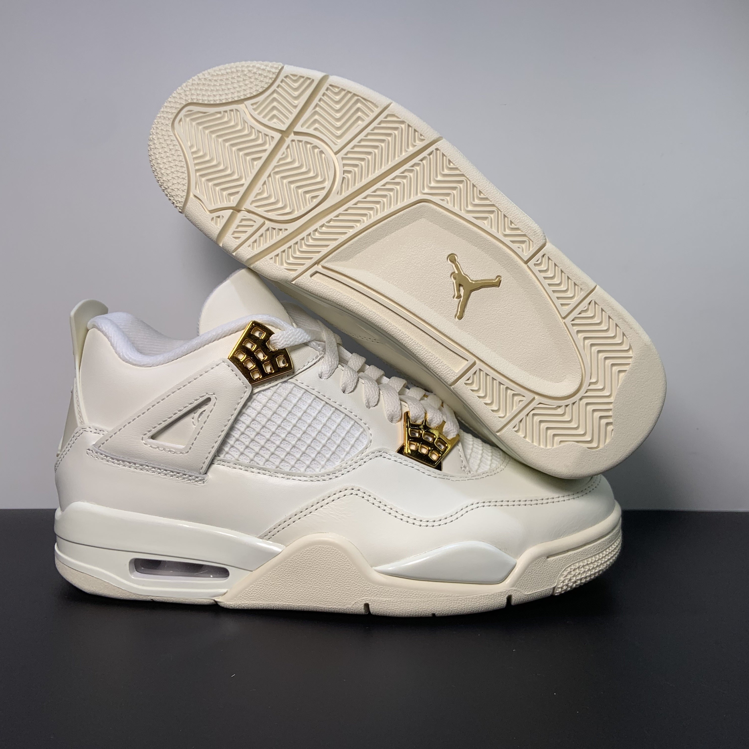 Air Jordan 4 Retro "Metallic Gold"