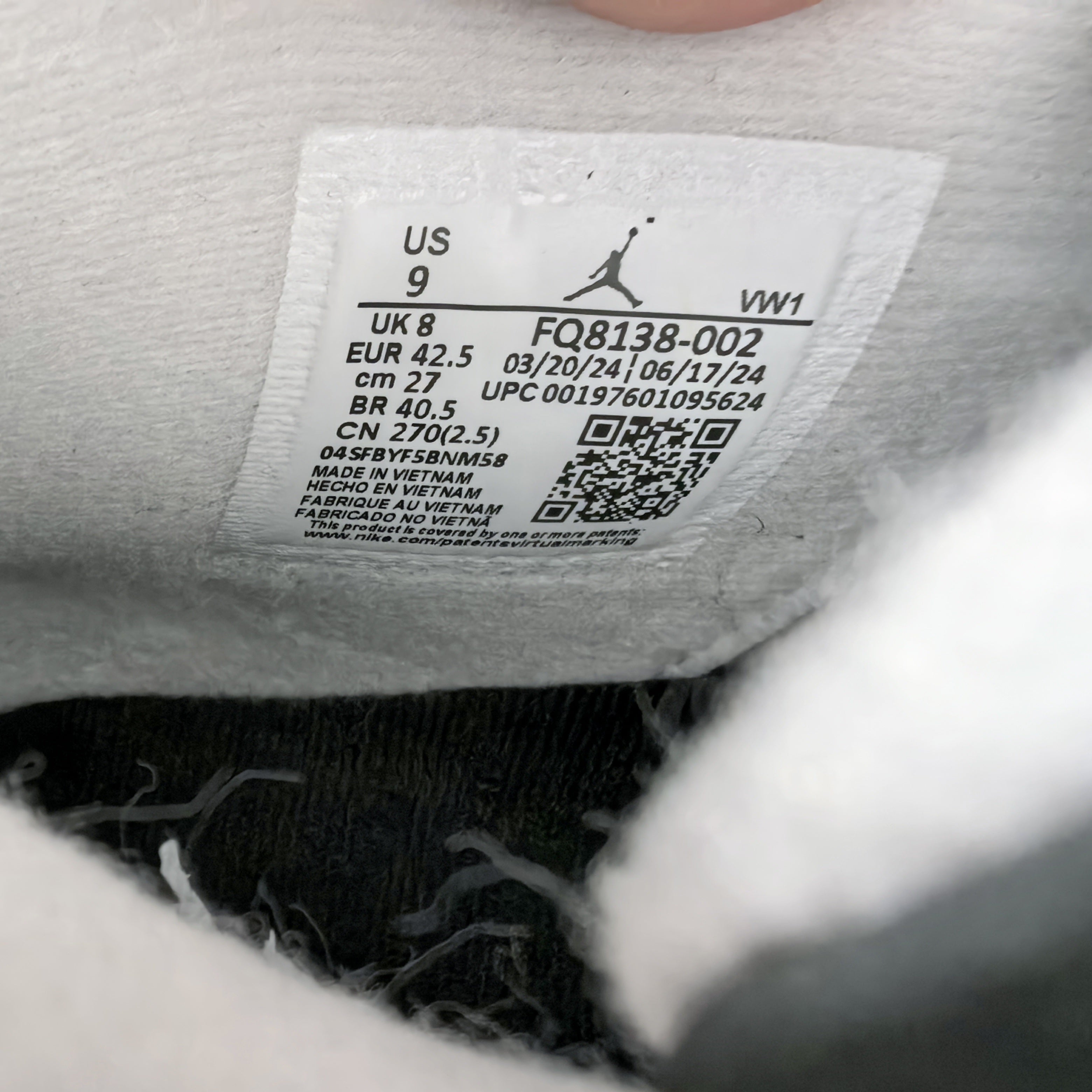 Air Jordan 4 Retro "Fear"