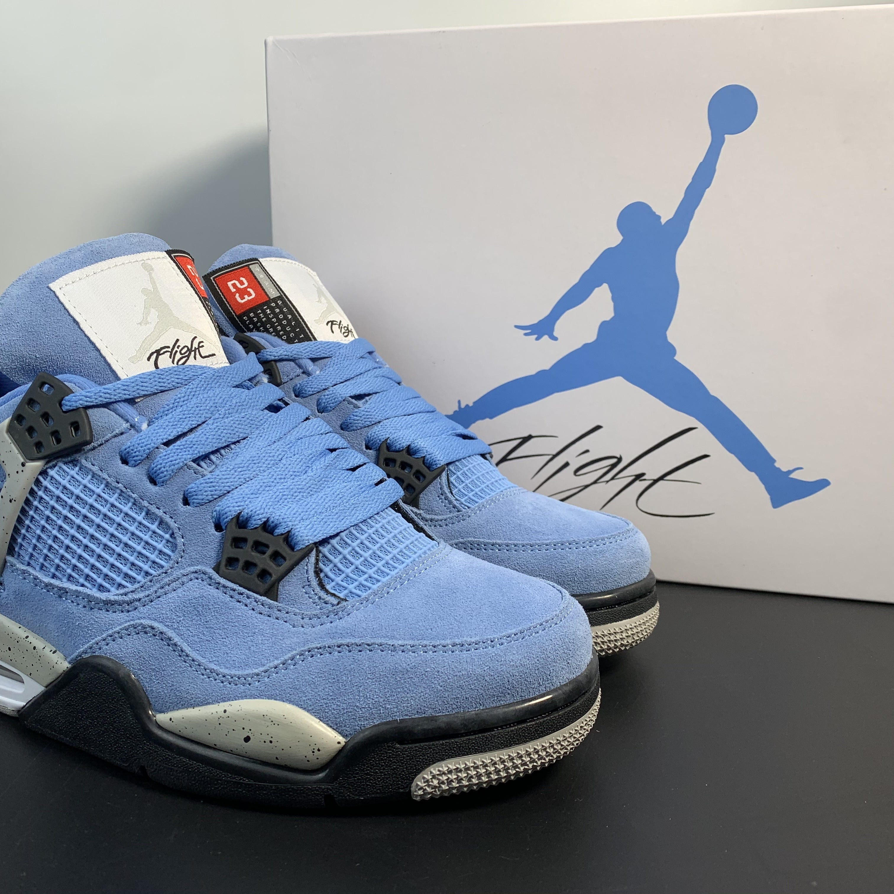 Nike Air Jordan 4 Retro "University Blue"