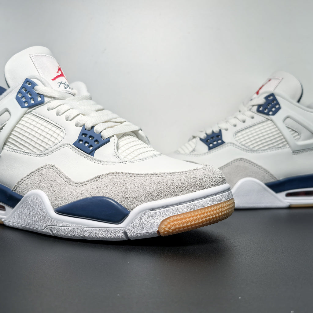 Nike SB x Air Jordan 4 Retro "Navy"