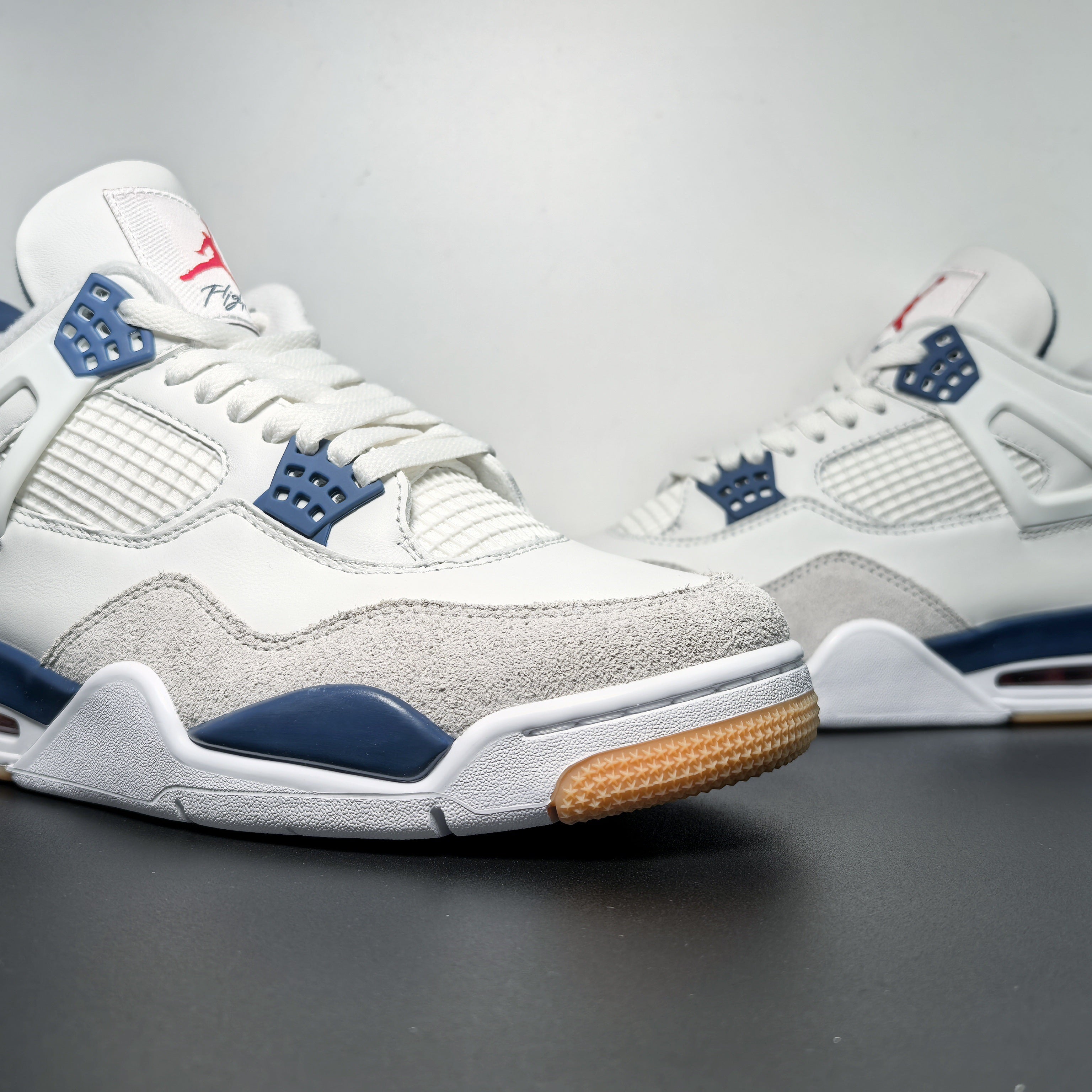Nike SB x Air Jordan 4 Retro "Navy"