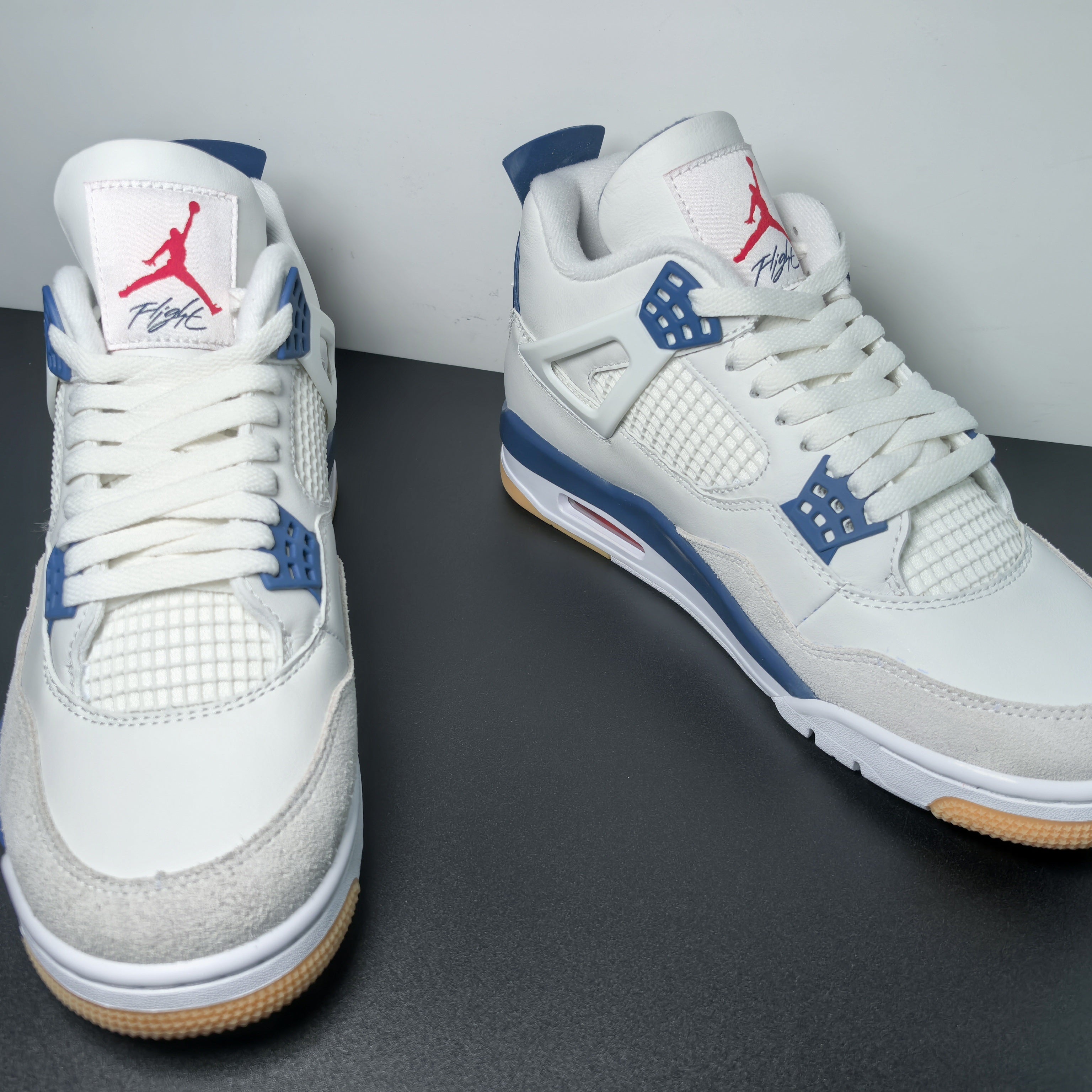 Nike SB x Air Jordan 4 Retro "Navy"