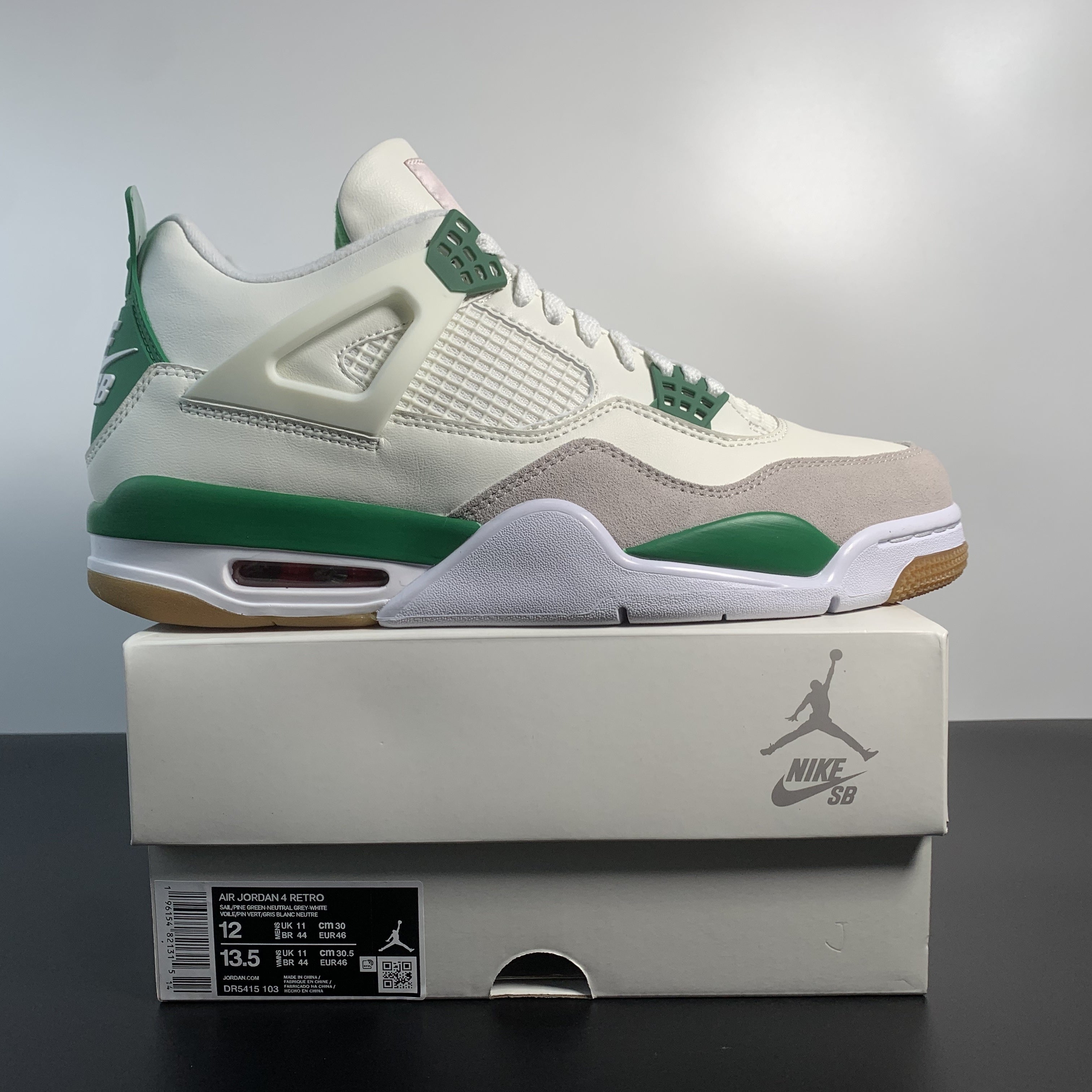 Nike SB x Air Jordan 4 Retro "Pine Green"