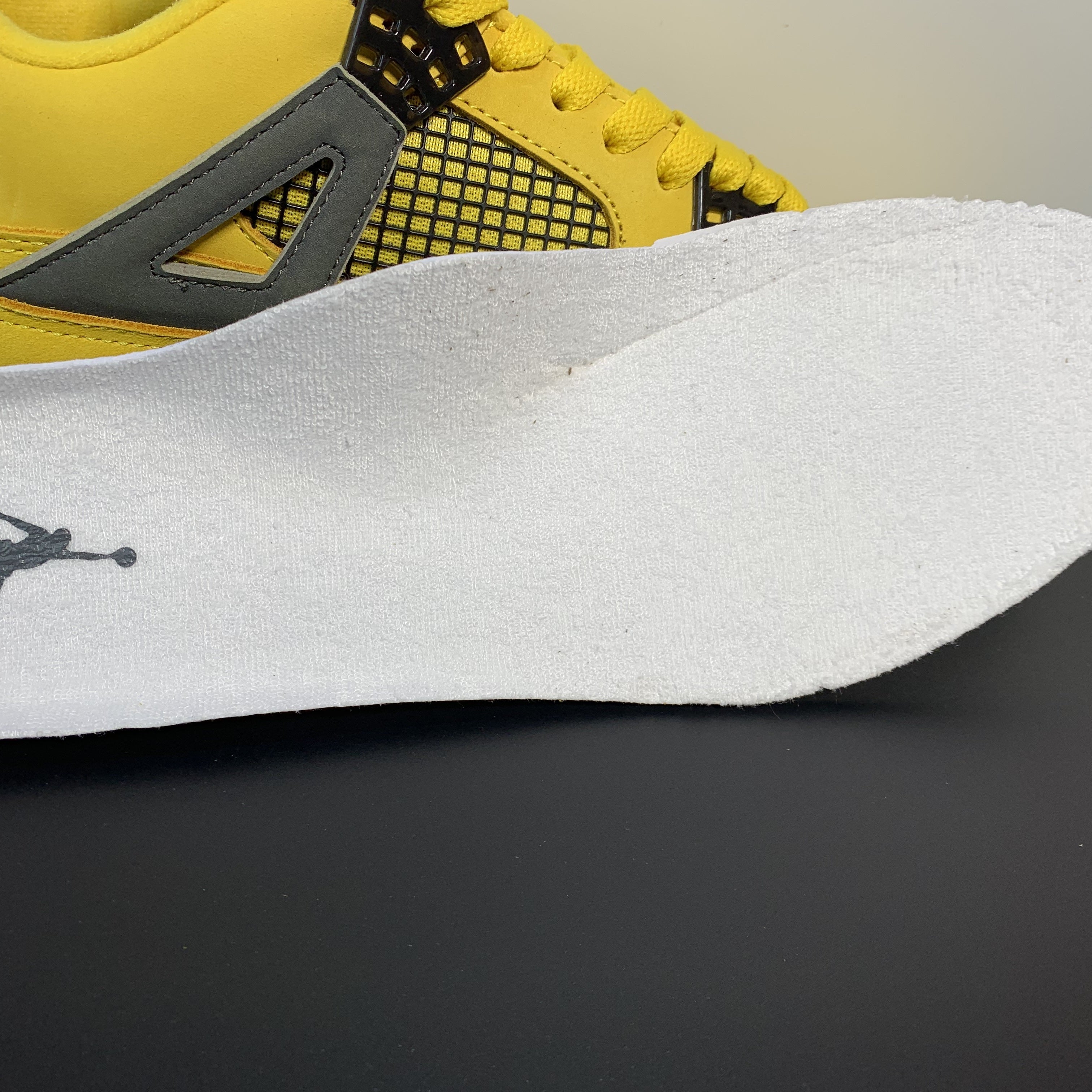 Air Jordan 4 Retro "Lightning"