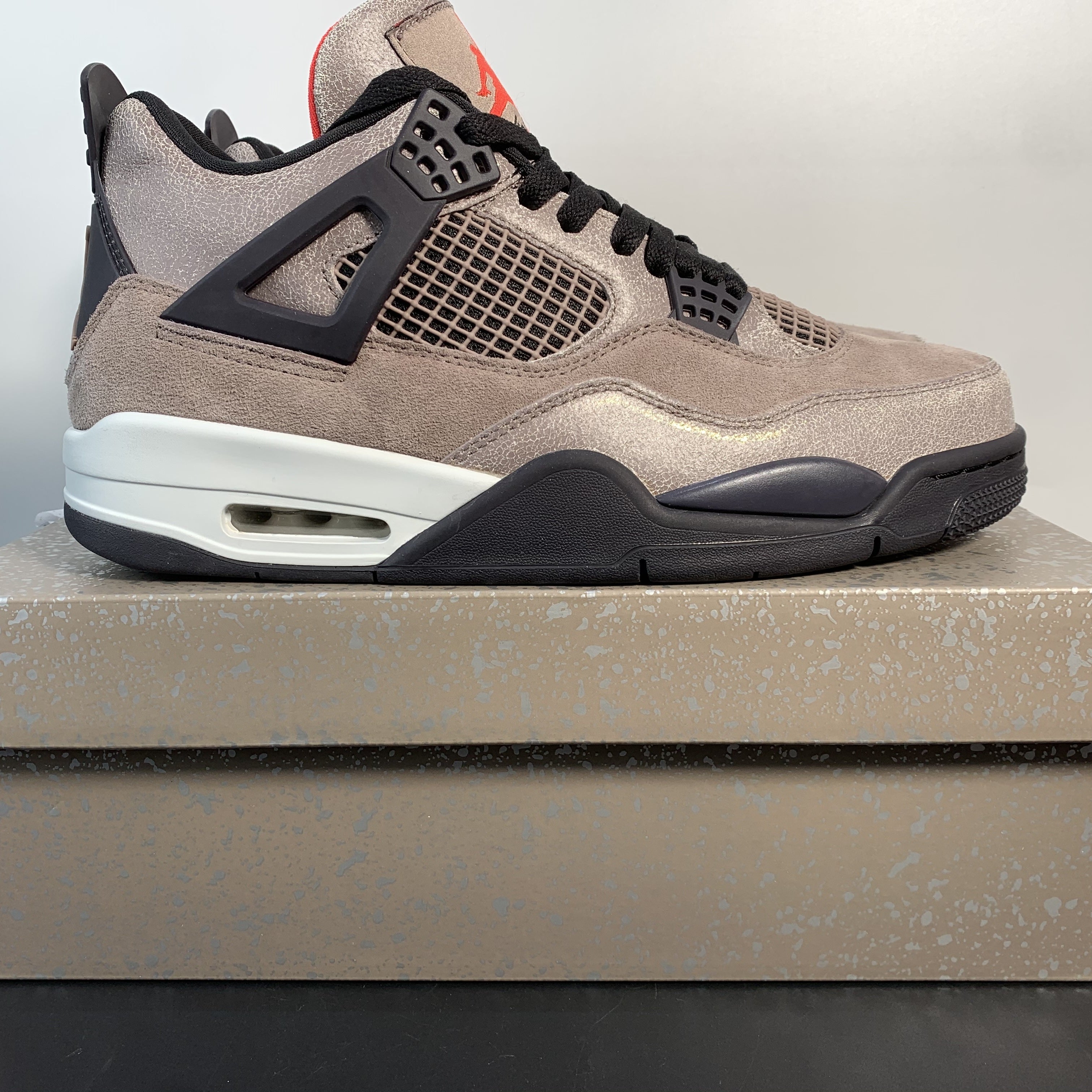 Air Jordan 4 Retro "Taupe Haze"