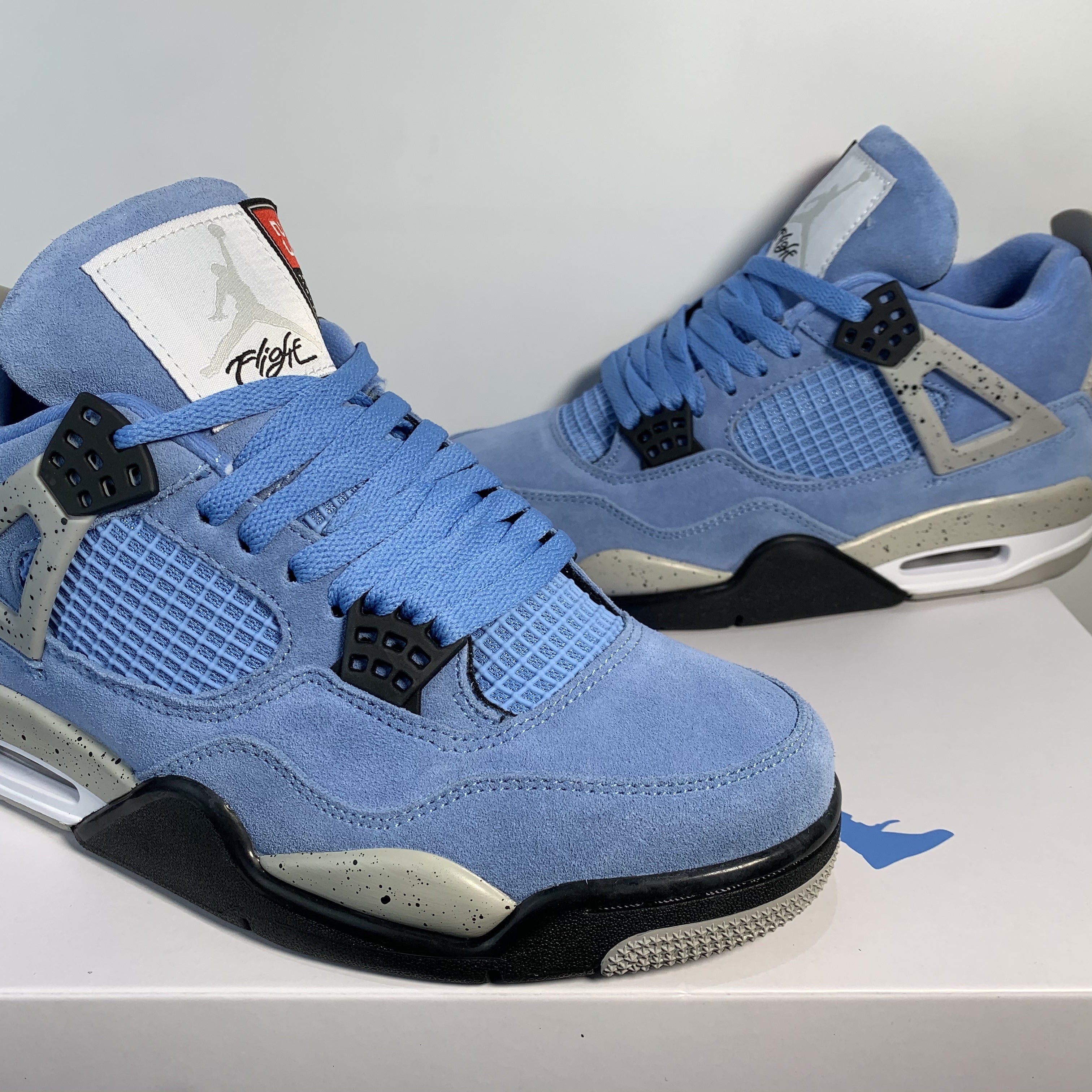 Nike Air Jordan 4 Retro "University Blue"