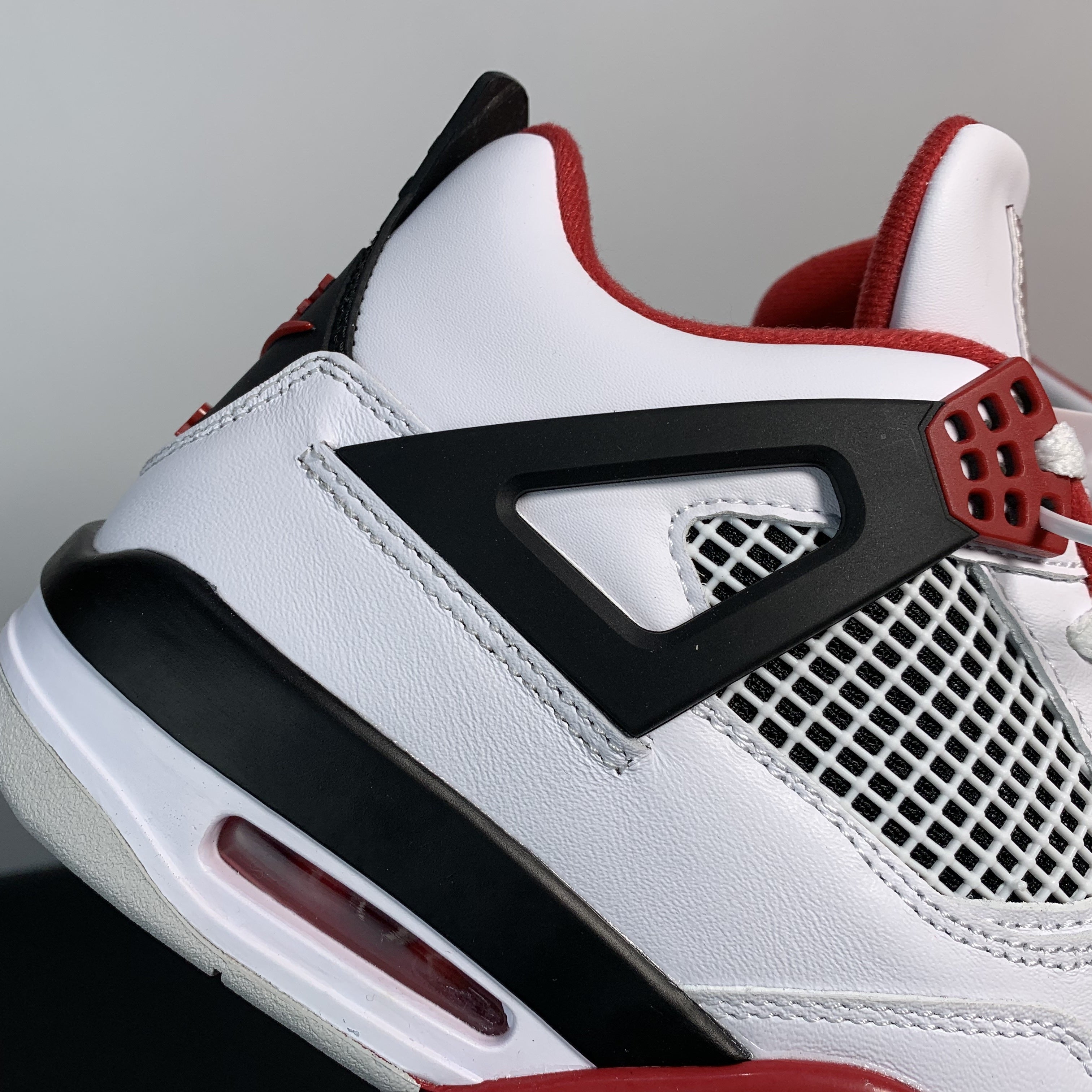 Air Jordan 4 Retro "Fire Red"
