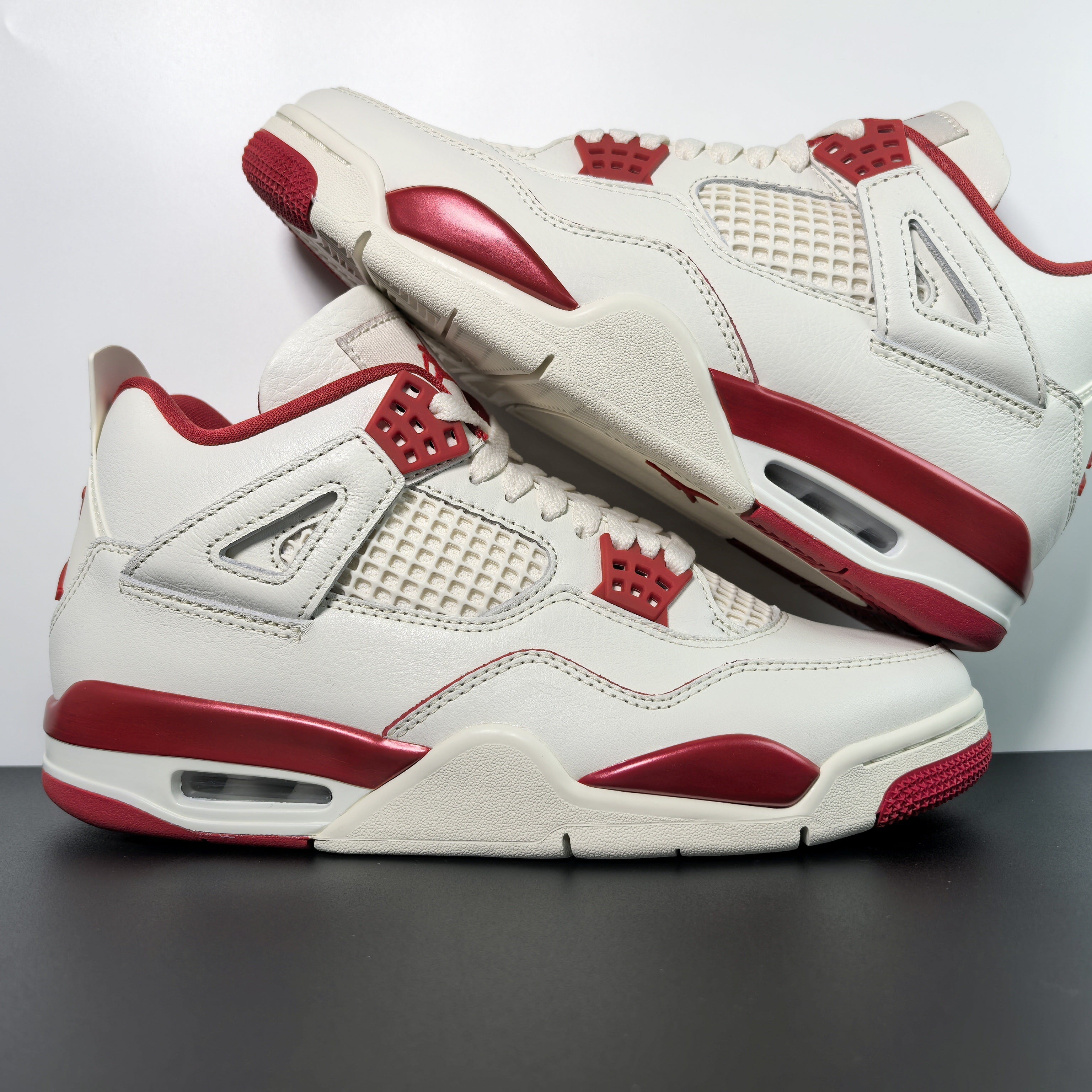 Air Jordan 4 Retro "Metallic Red"