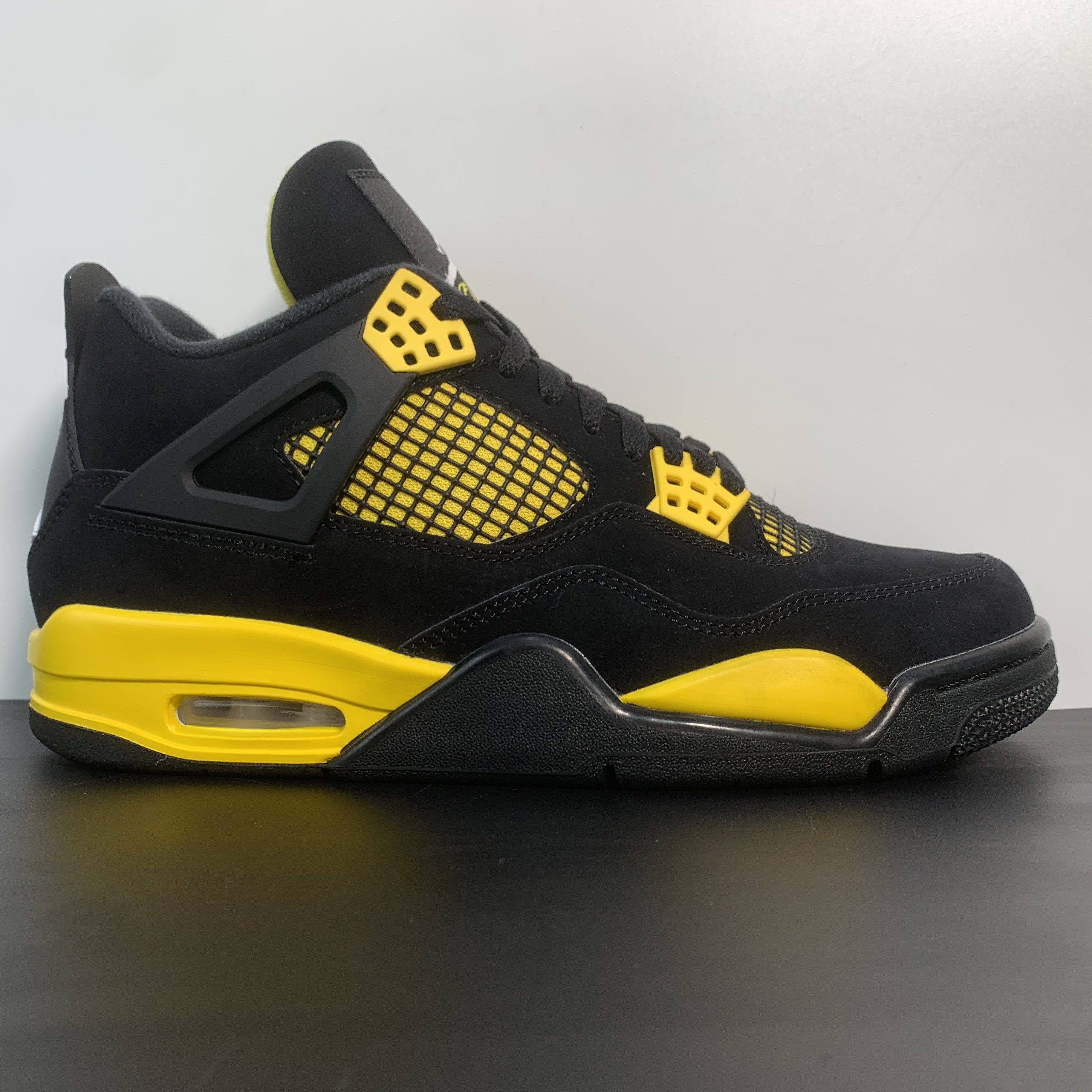 Nike Air Jordan 4 Retro "Thunder"