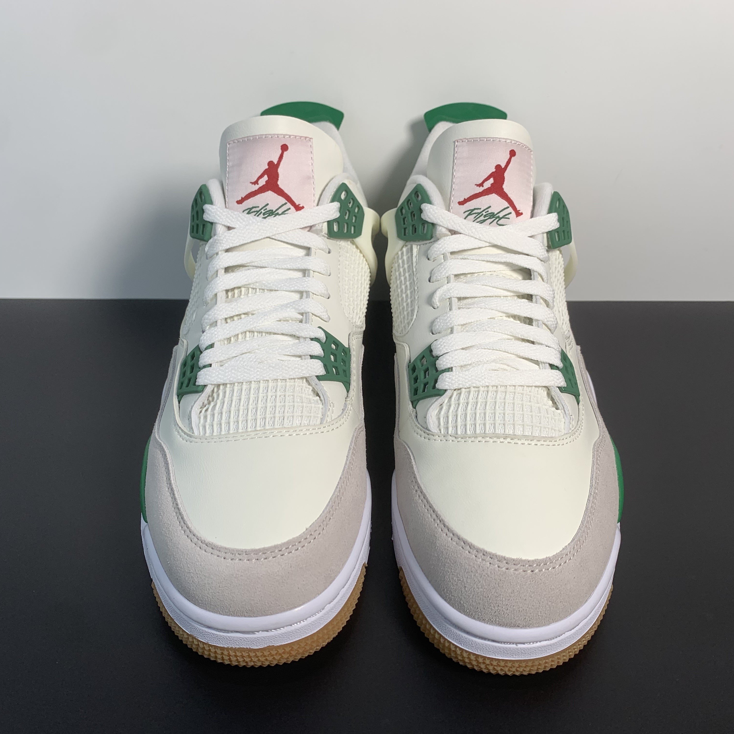 Nike SB x Air Jordan 4 Retro "Pine Green"