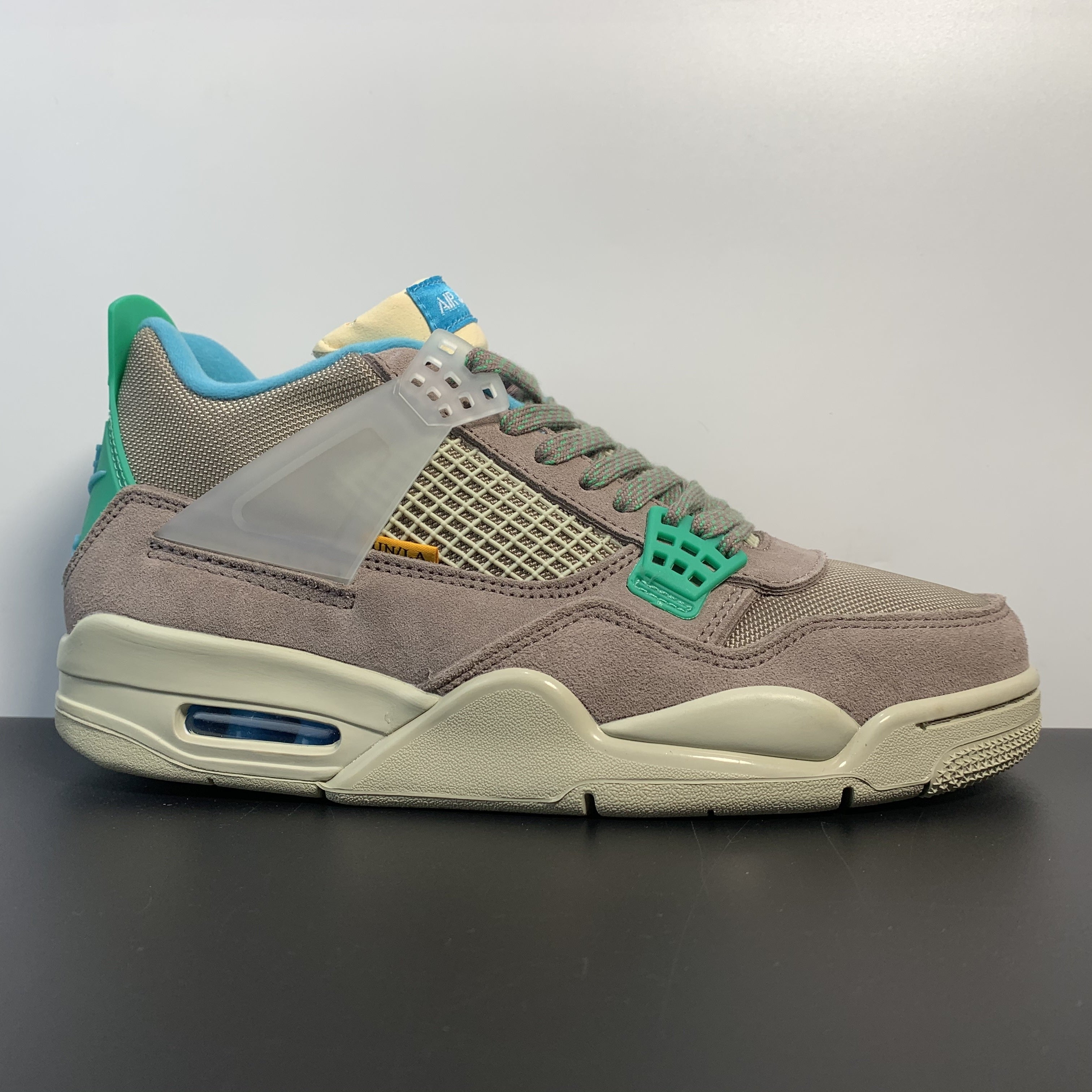 Union LA x Air Jordan 4 Retro "Taupe Haze"