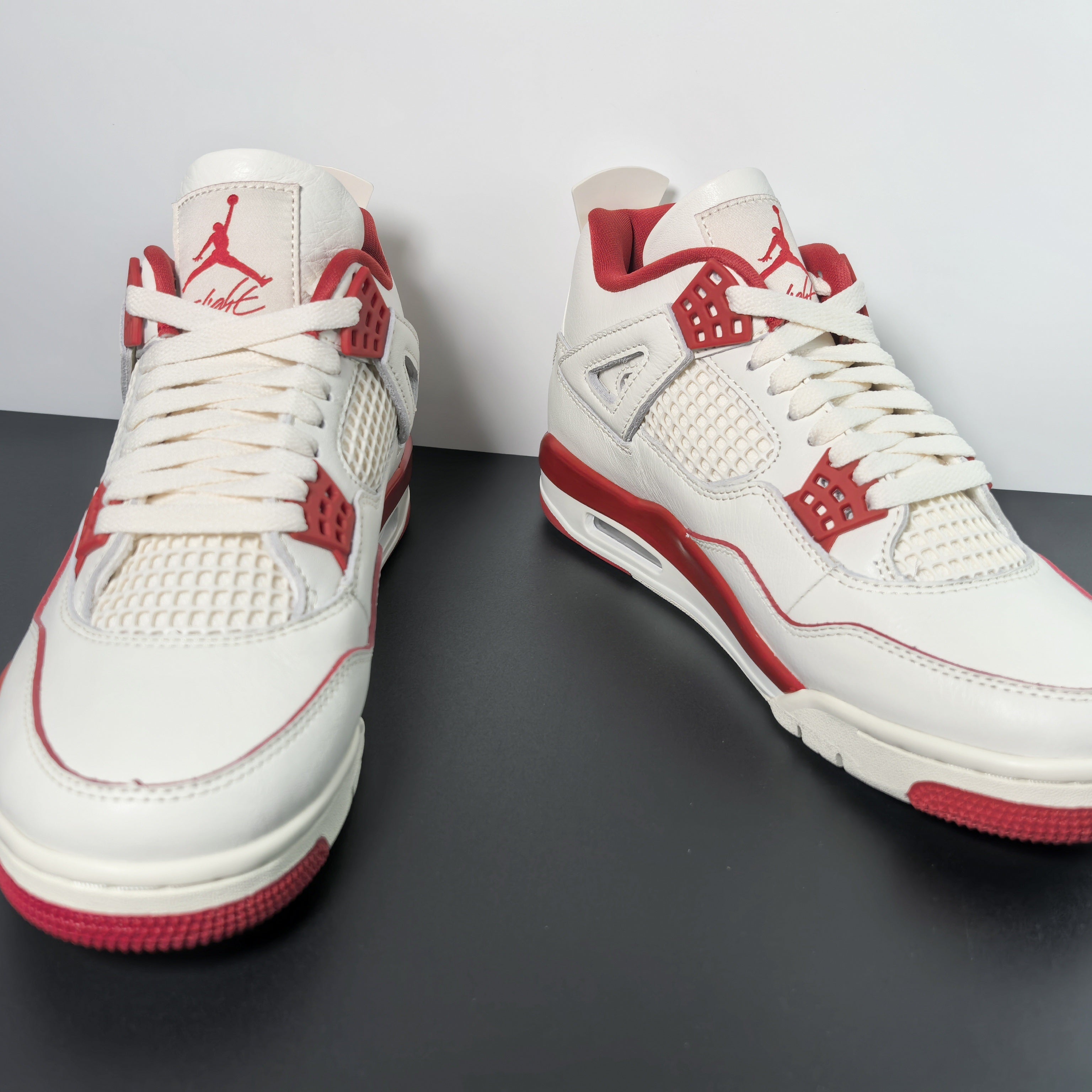 Air Jordan 4 Retro "Metallic Red"