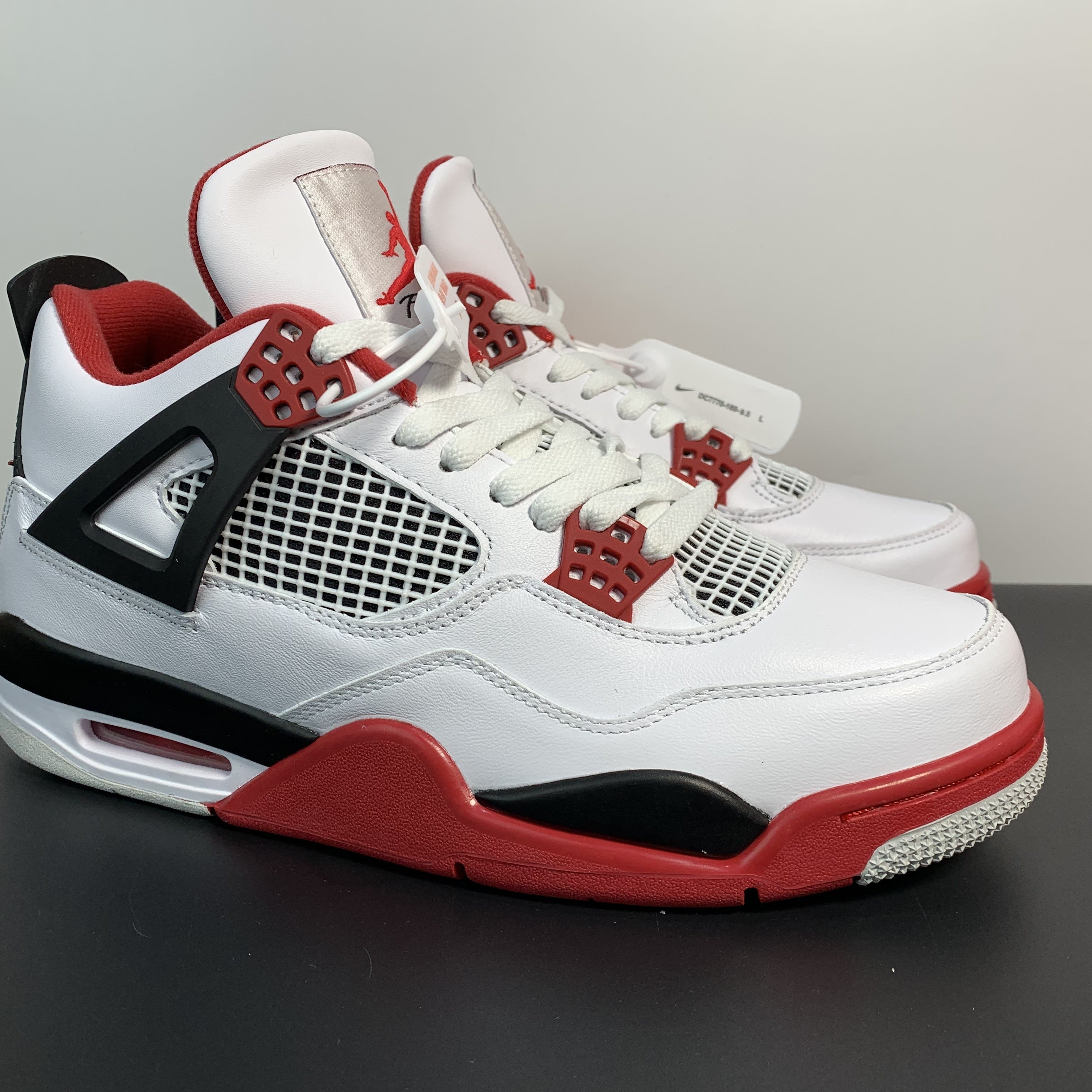 Air Jordan 4 Retro "Fire Red"