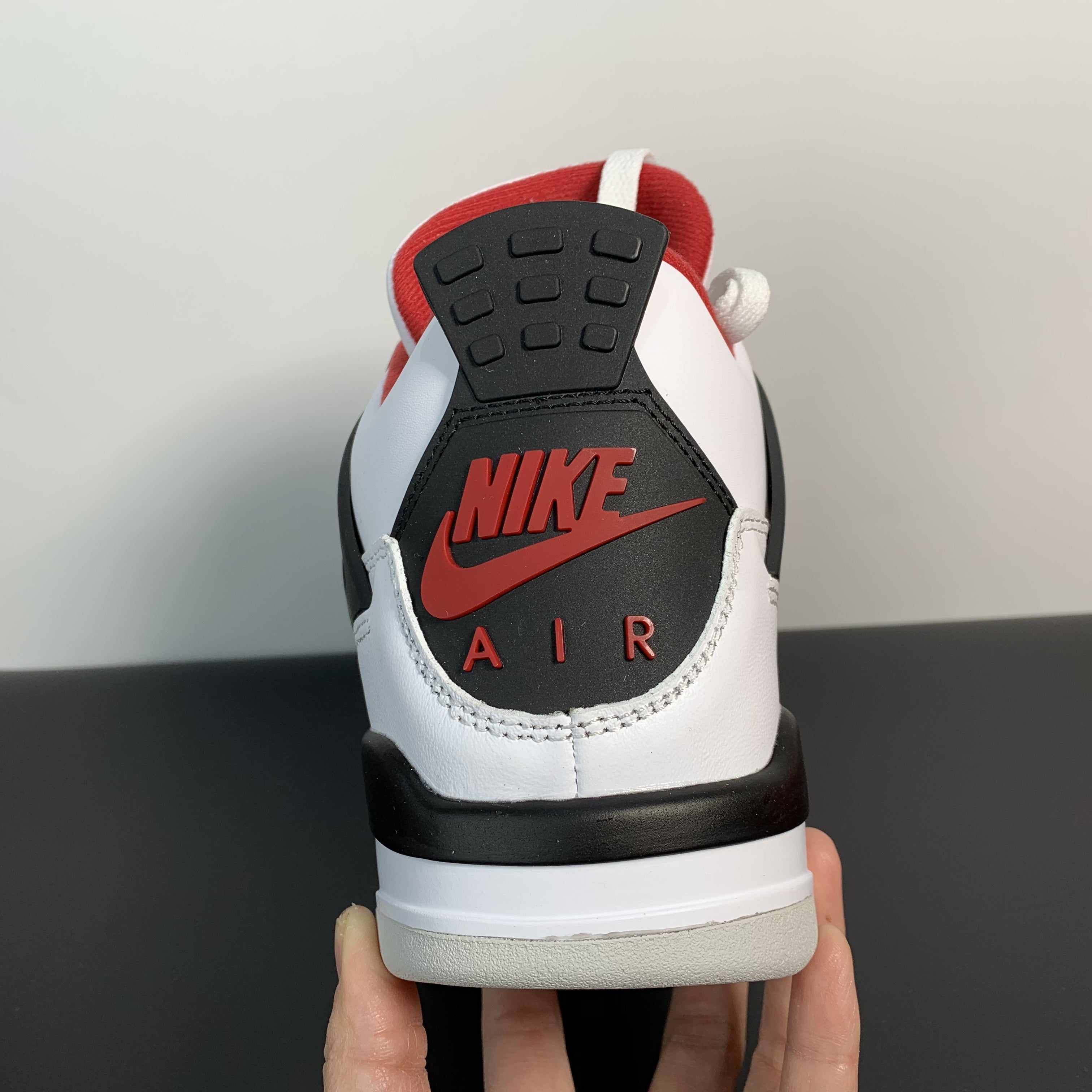 Air Jordan 4 Retro "Fire Red"