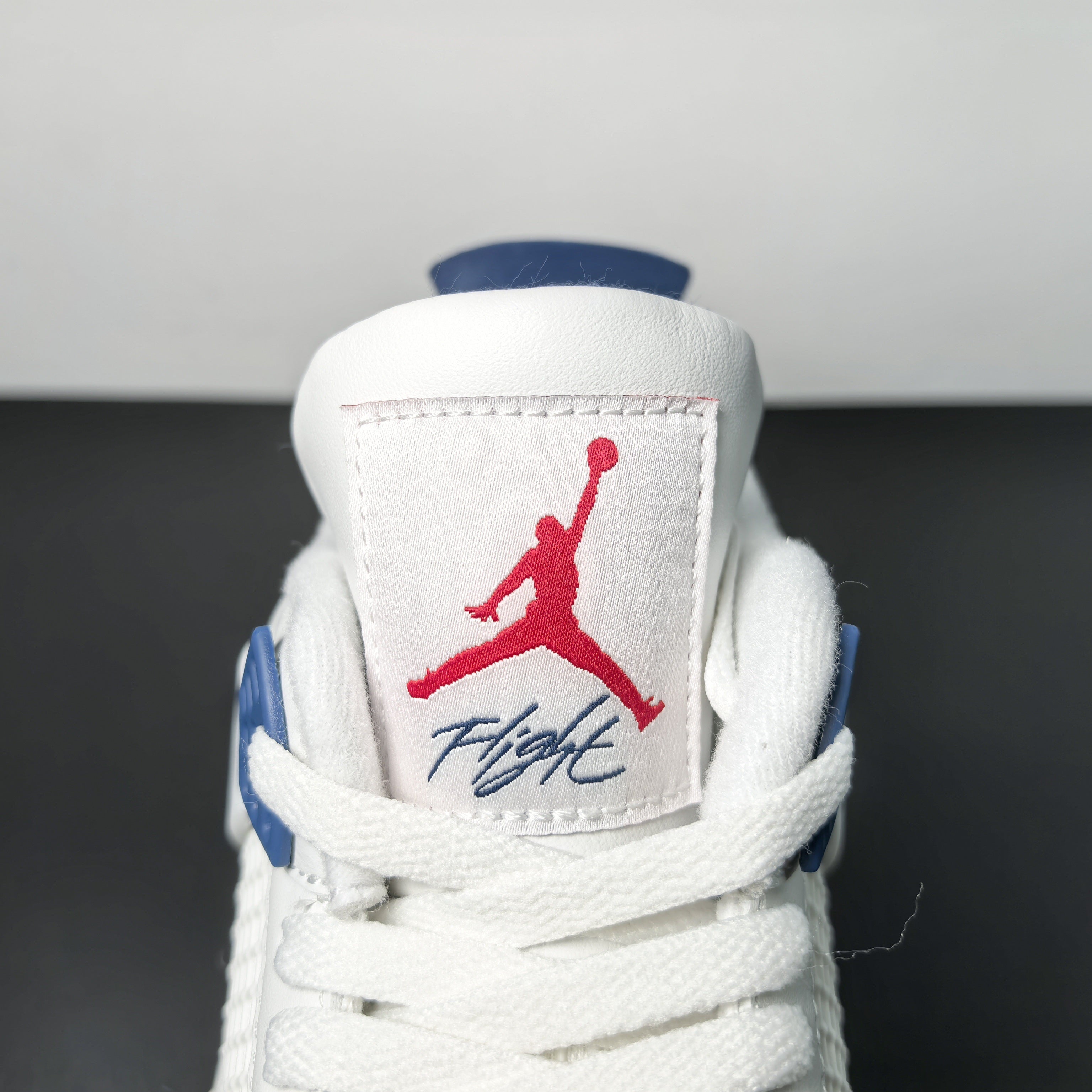Nike SB x Air Jordan 4 Retro "Navy"
