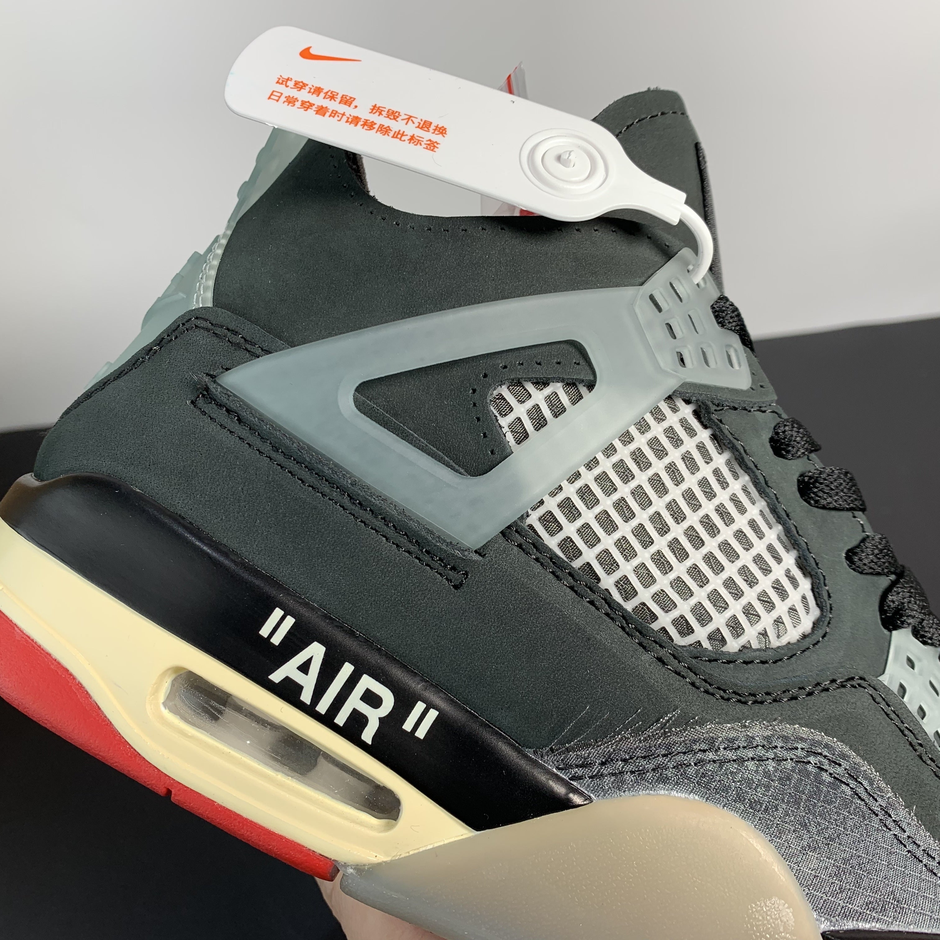 Off-White x Air Jordan 4 Retro "Bred"