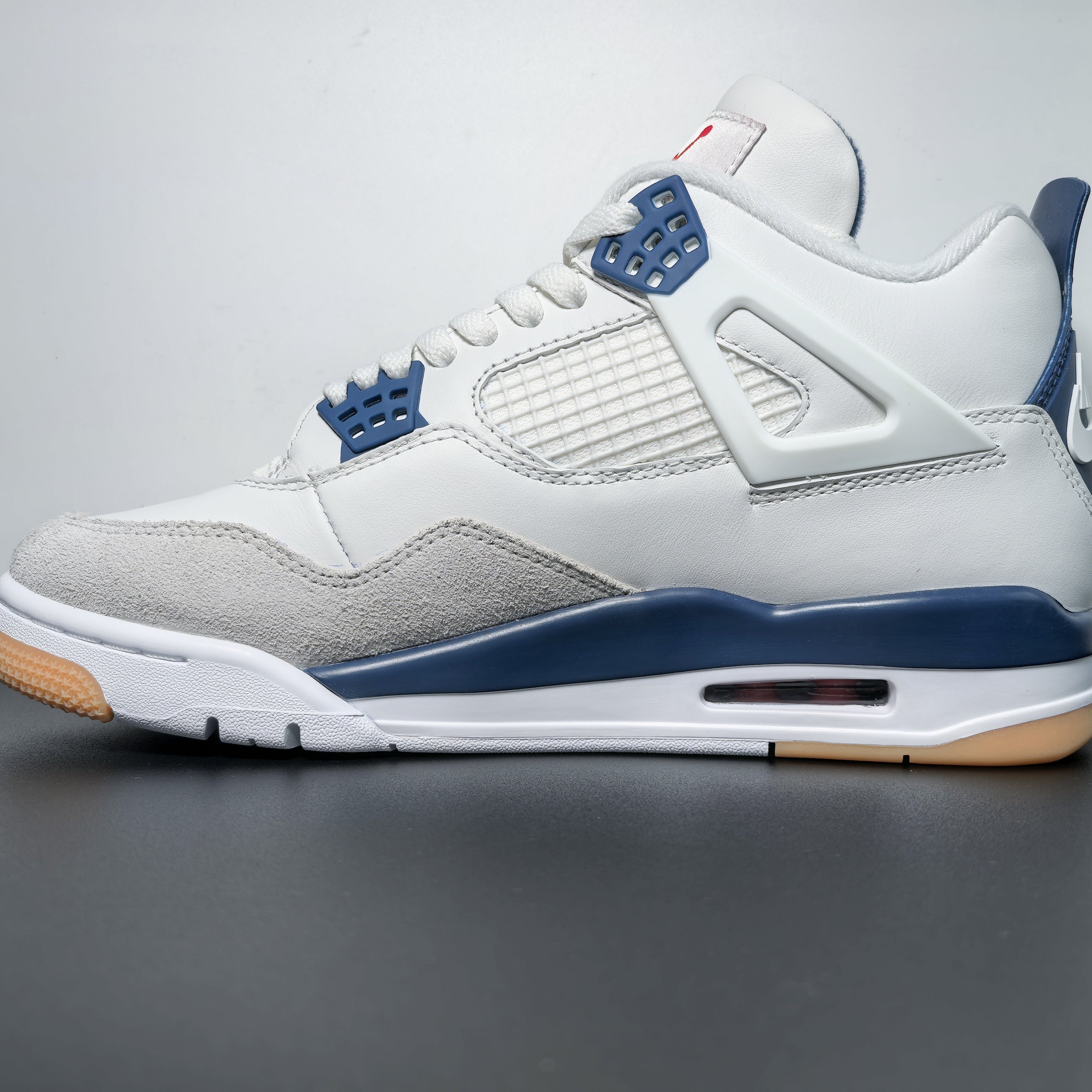 Nike SB x Air Jordan 4 Retro "Navy"