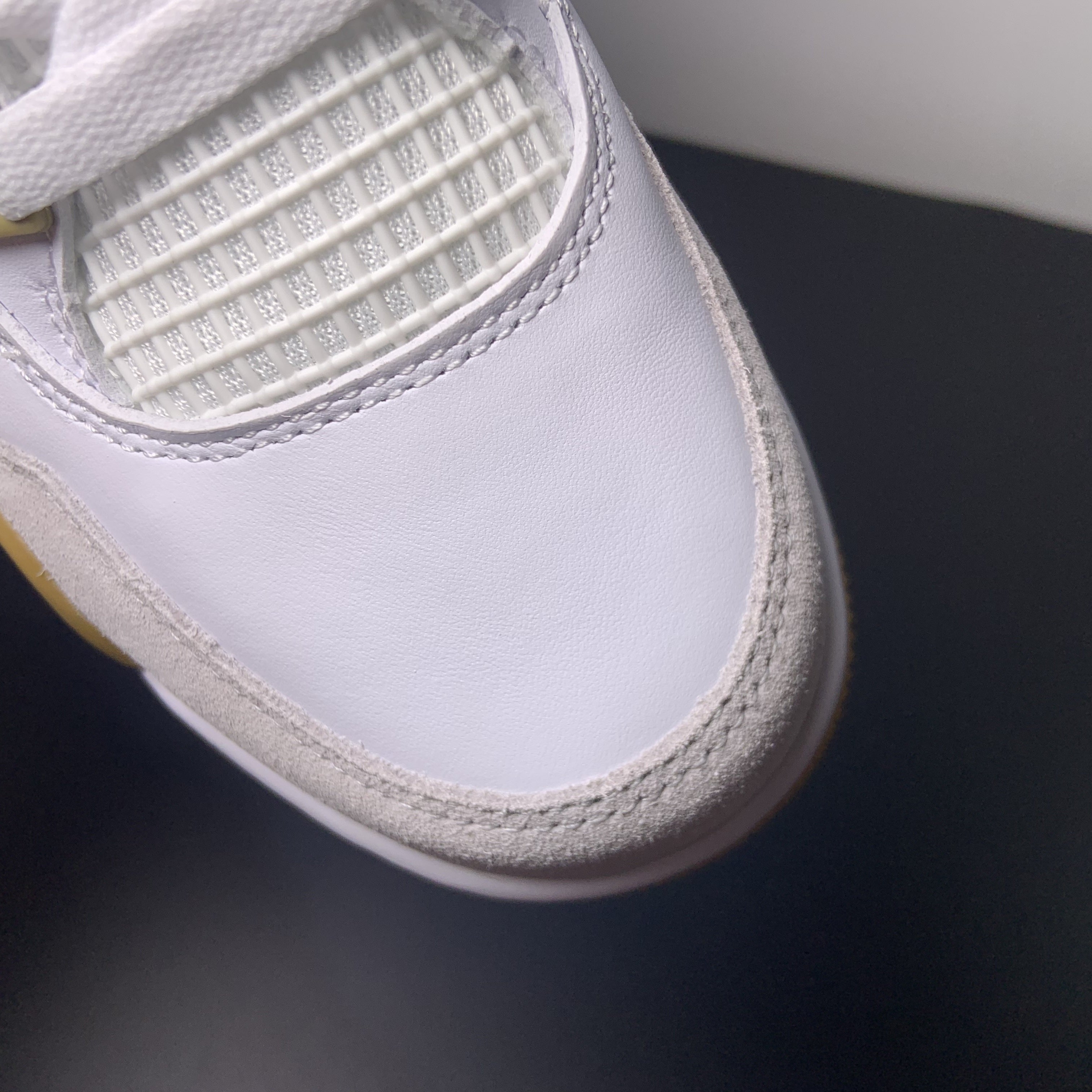Air Jordan 4 Retro "Metallic Gold"