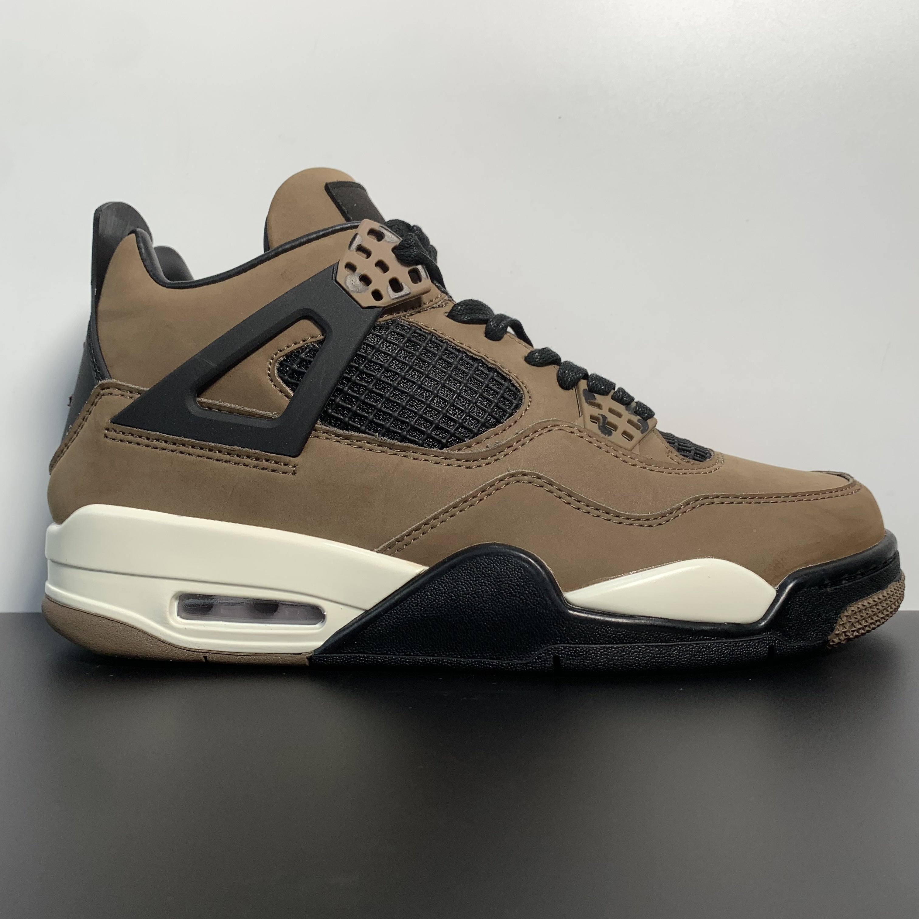 Air Jordan 4 Travis Scott "Mocha"