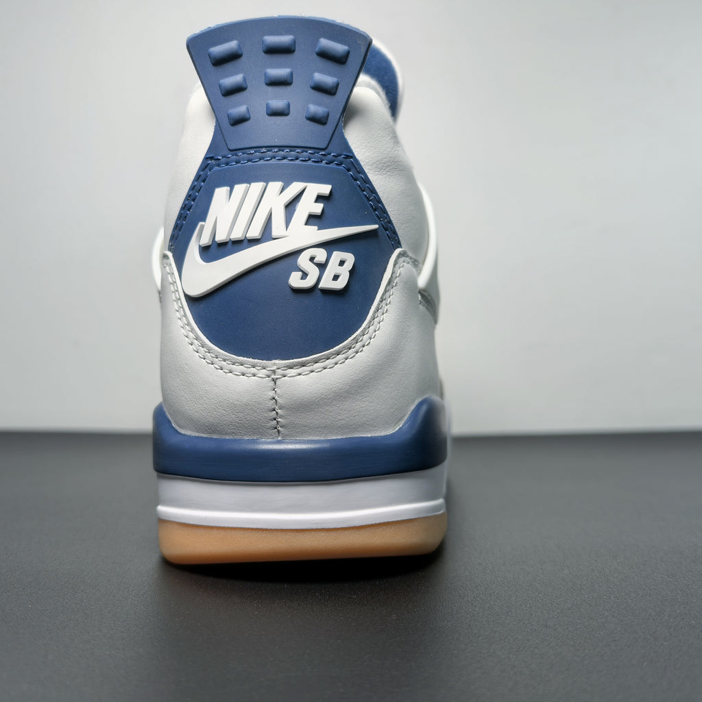 Nike SB x Air Jordan 4 Retro "Navy"