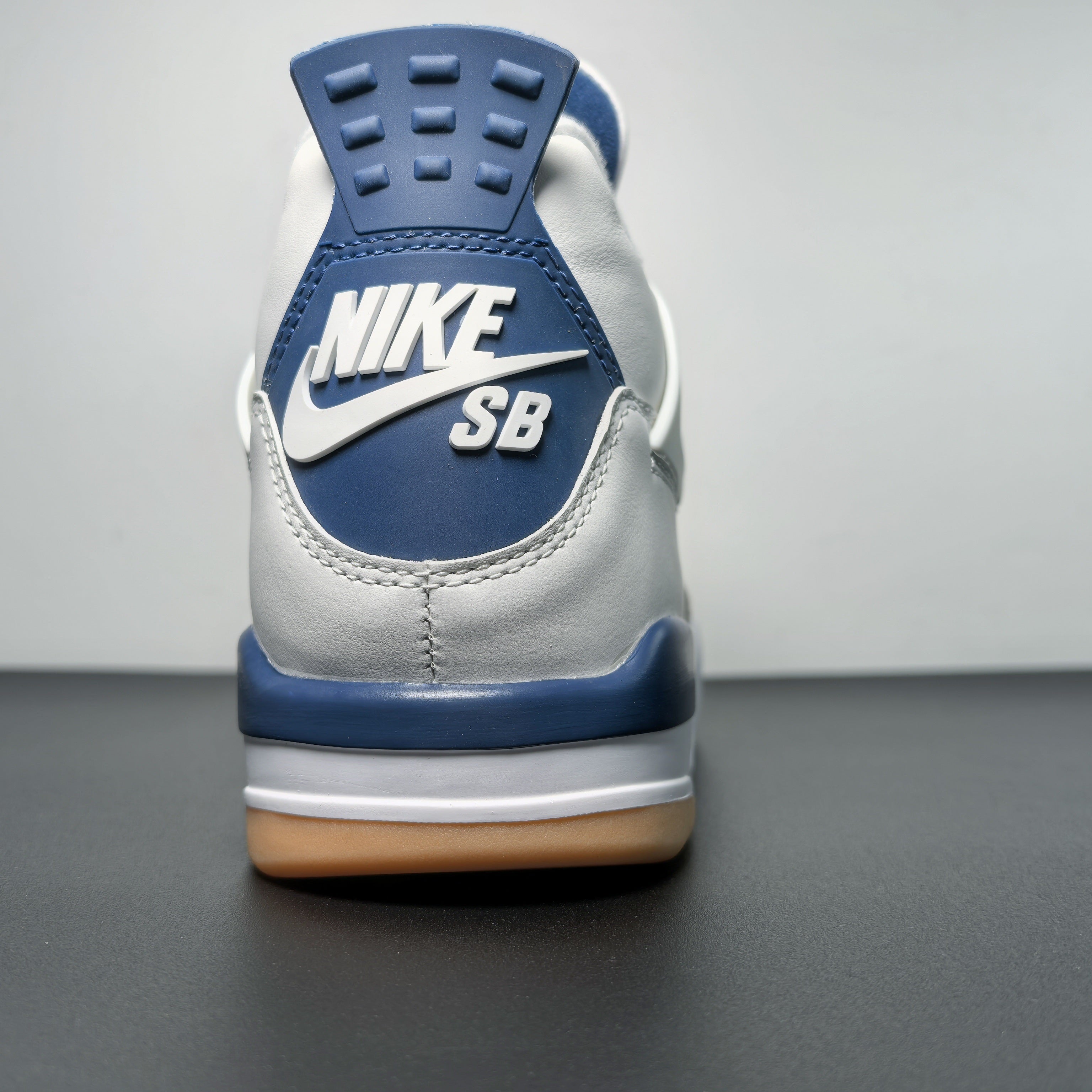 Nike SB x Air Jordan 4 Retro "Navy"