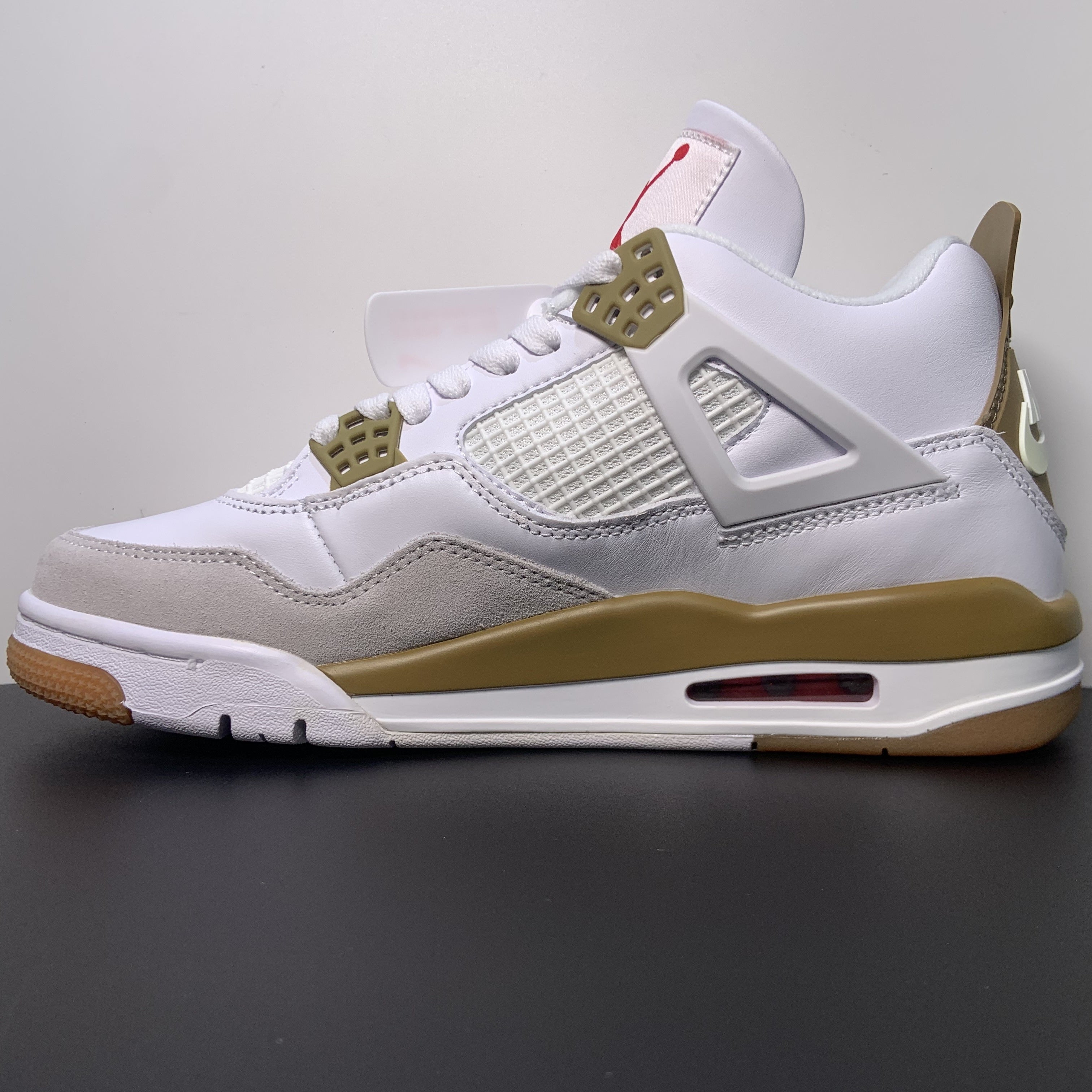Air Jordan 4 Retro "Metallic Gold"
