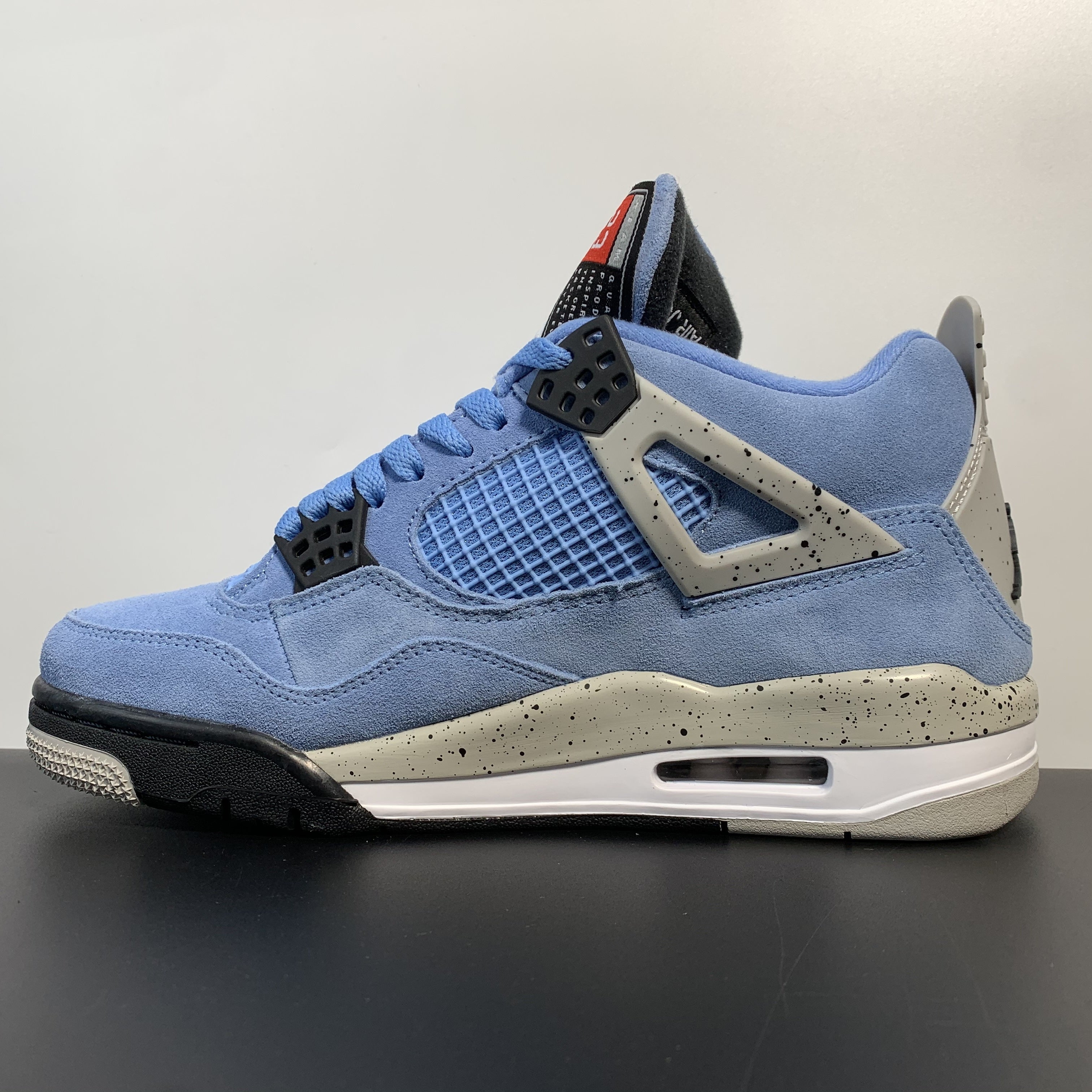 Nike Air Jordan 4 Retro "University Blue"