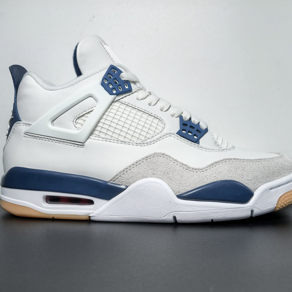 Nike SB x Air Jordan 4 Retro "Navy"