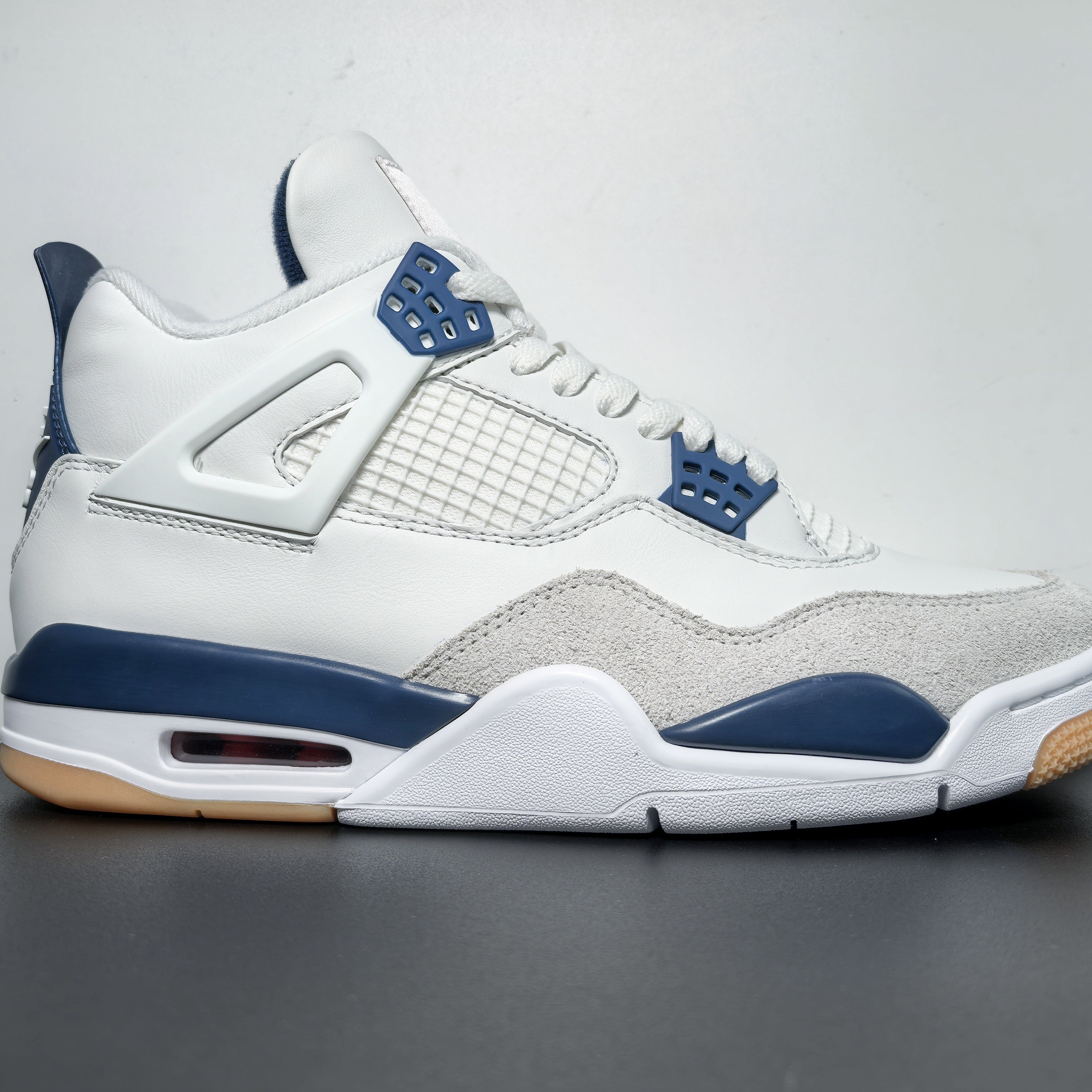 Nike SB x Air Jordan 4 Retro "Navy"