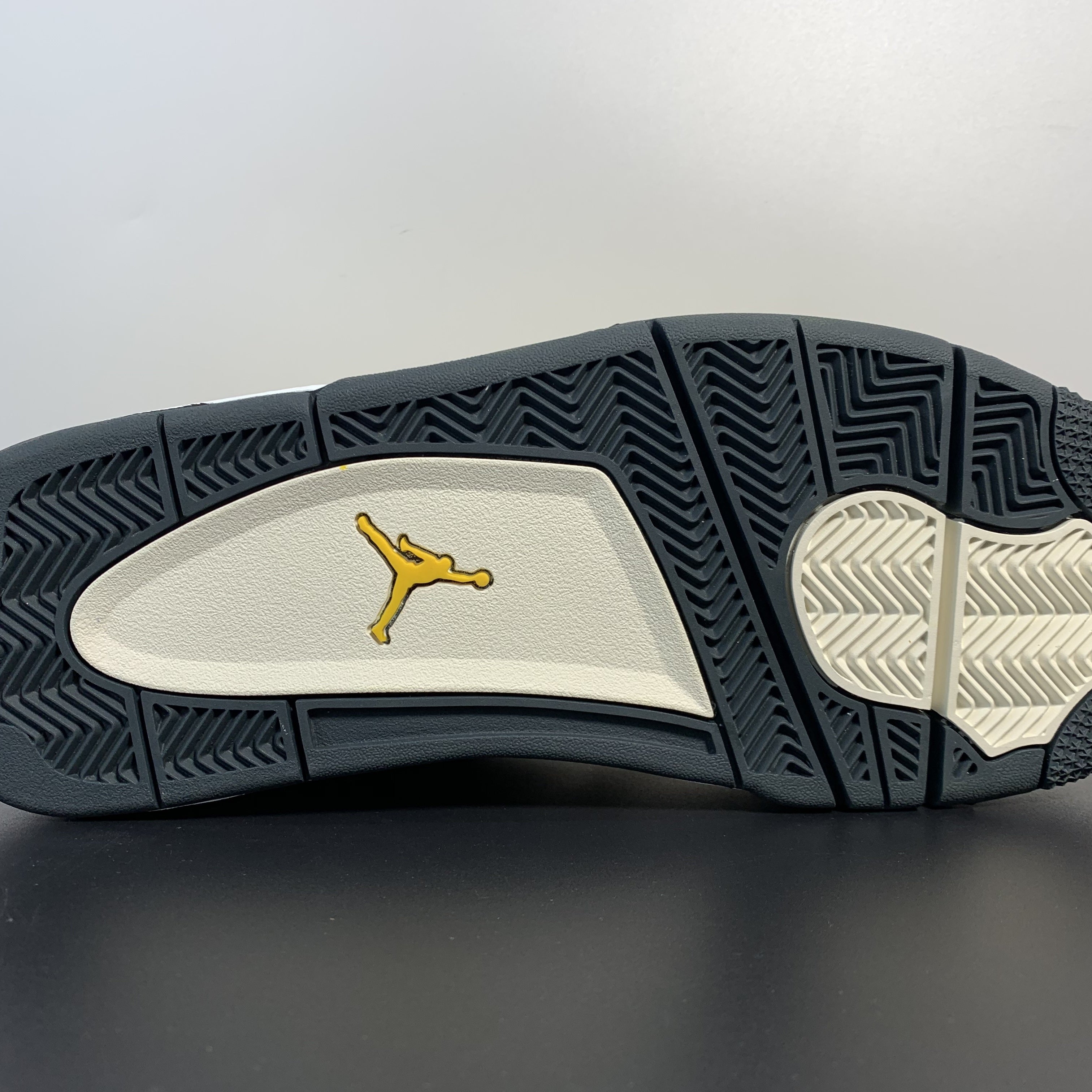 Air Jordan 4 Retro "Lightning"