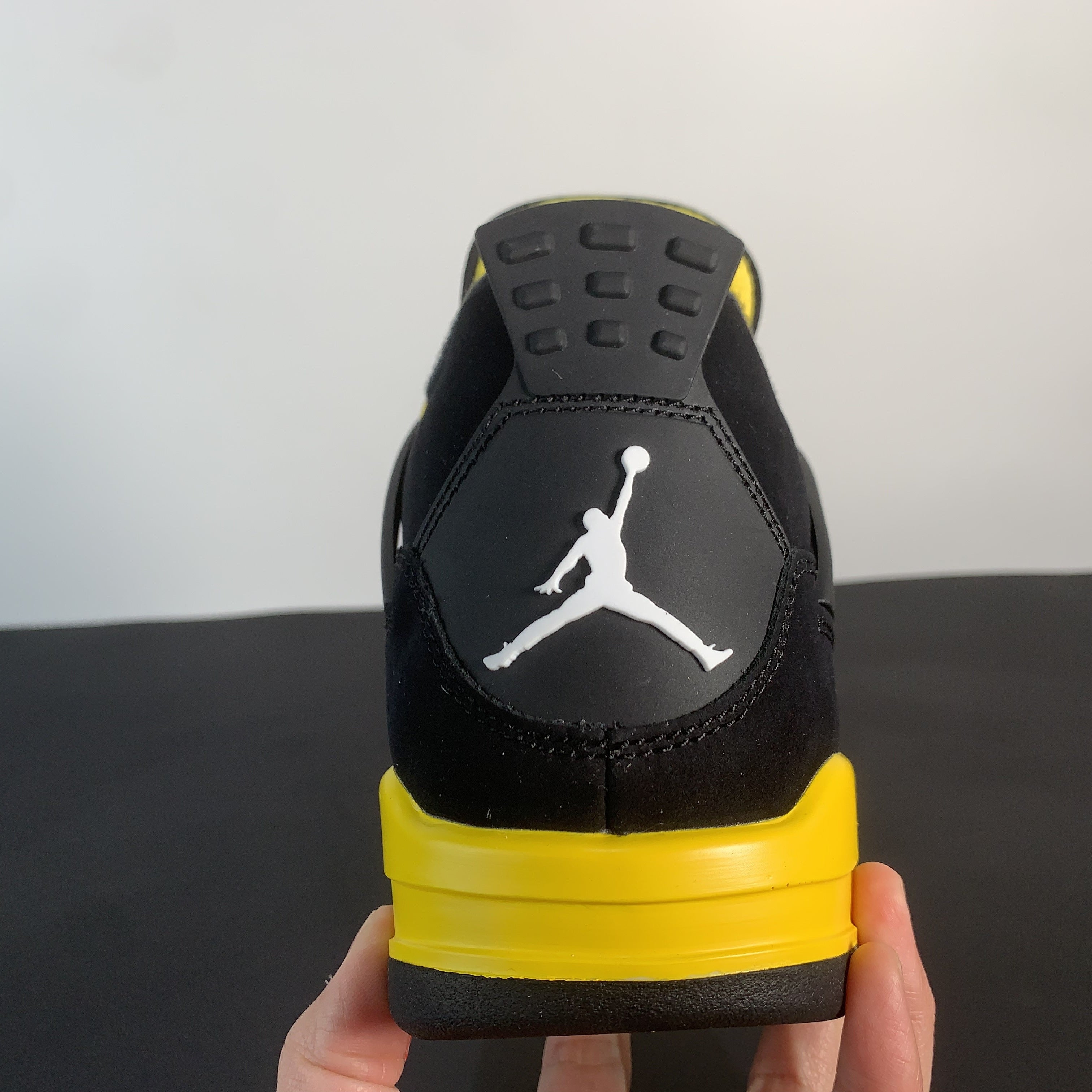 Nike Air Jordan 4 Retro "Thunder"