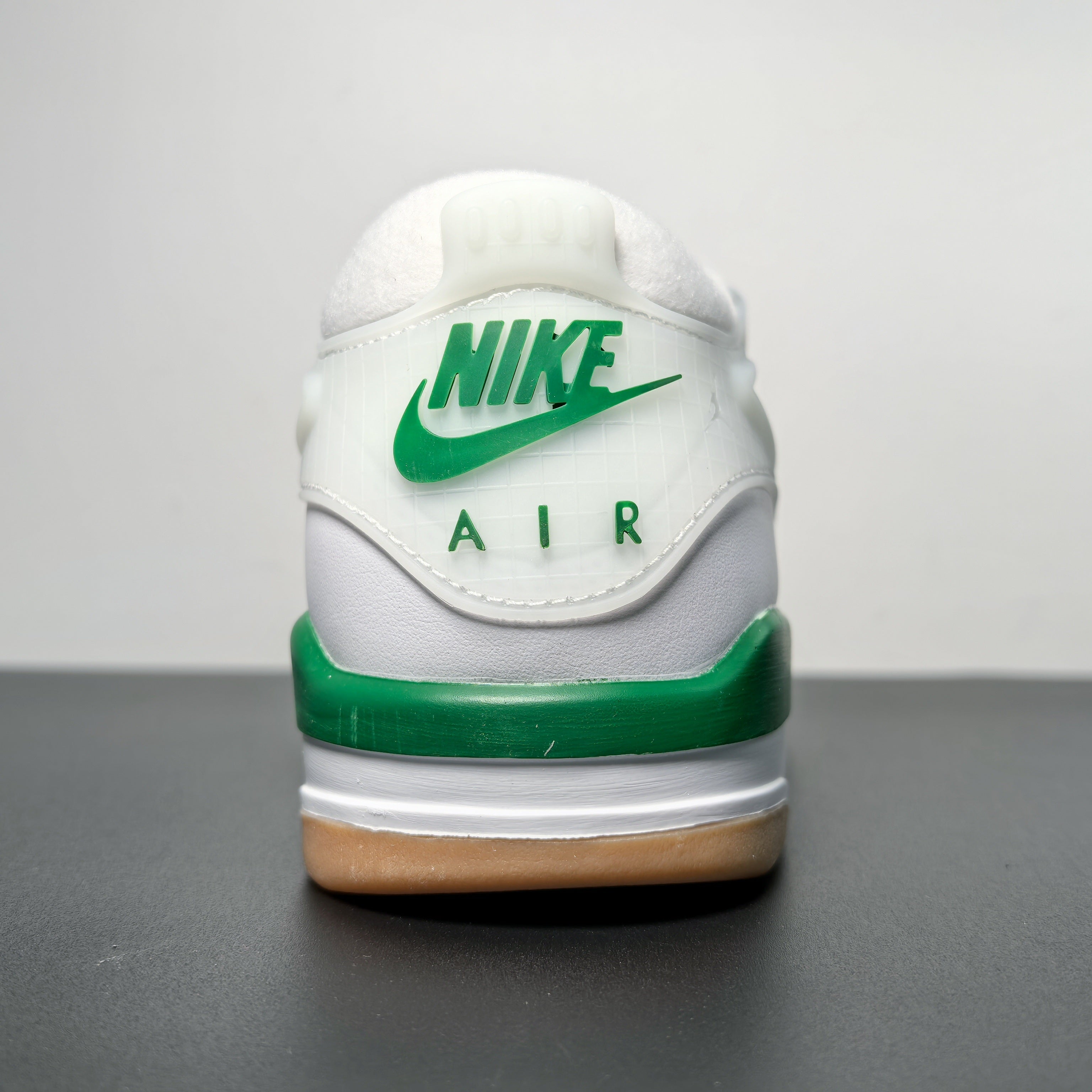 Air Jordan 4 RM “Pine Green”