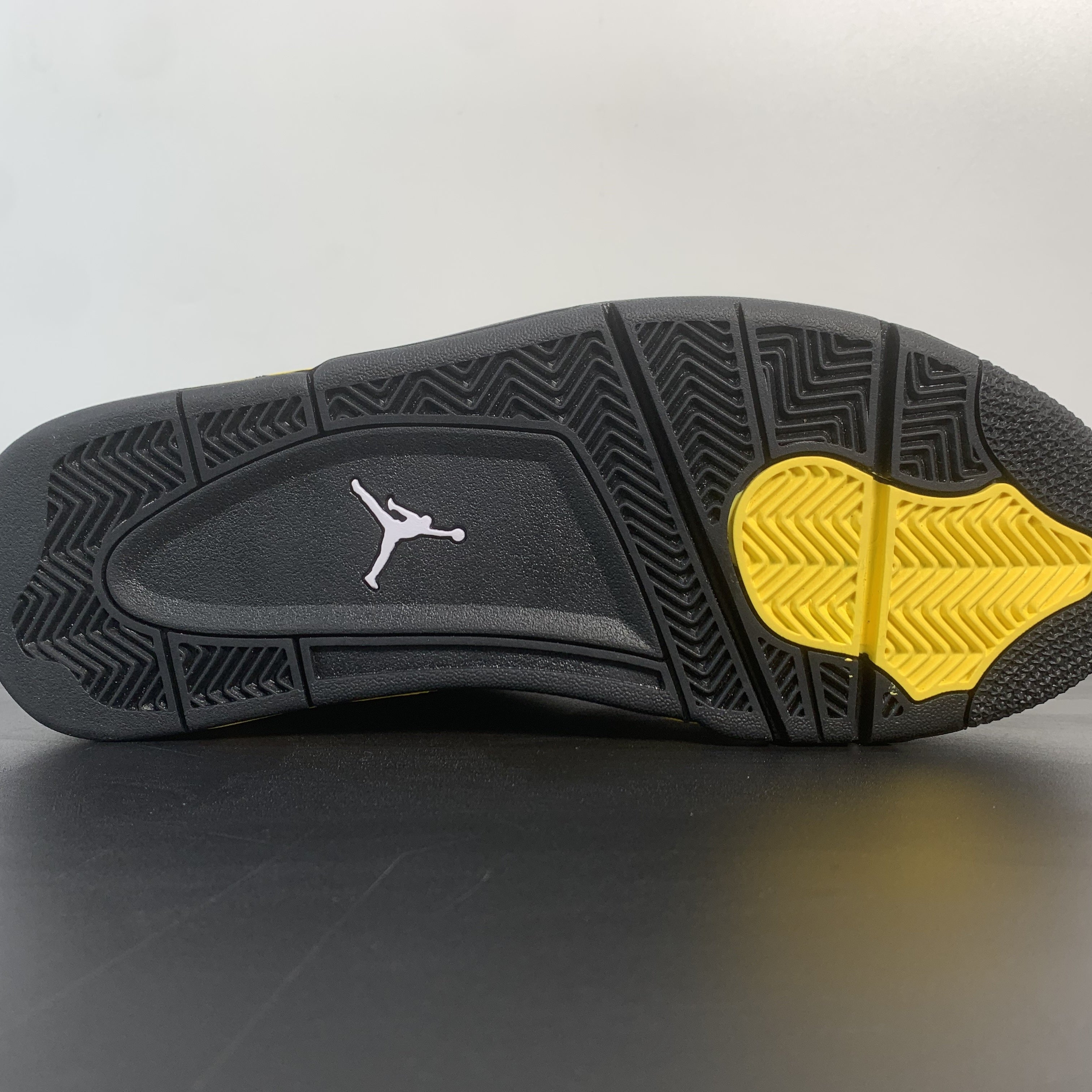 Nike Air Jordan 4 Retro "Thunder"