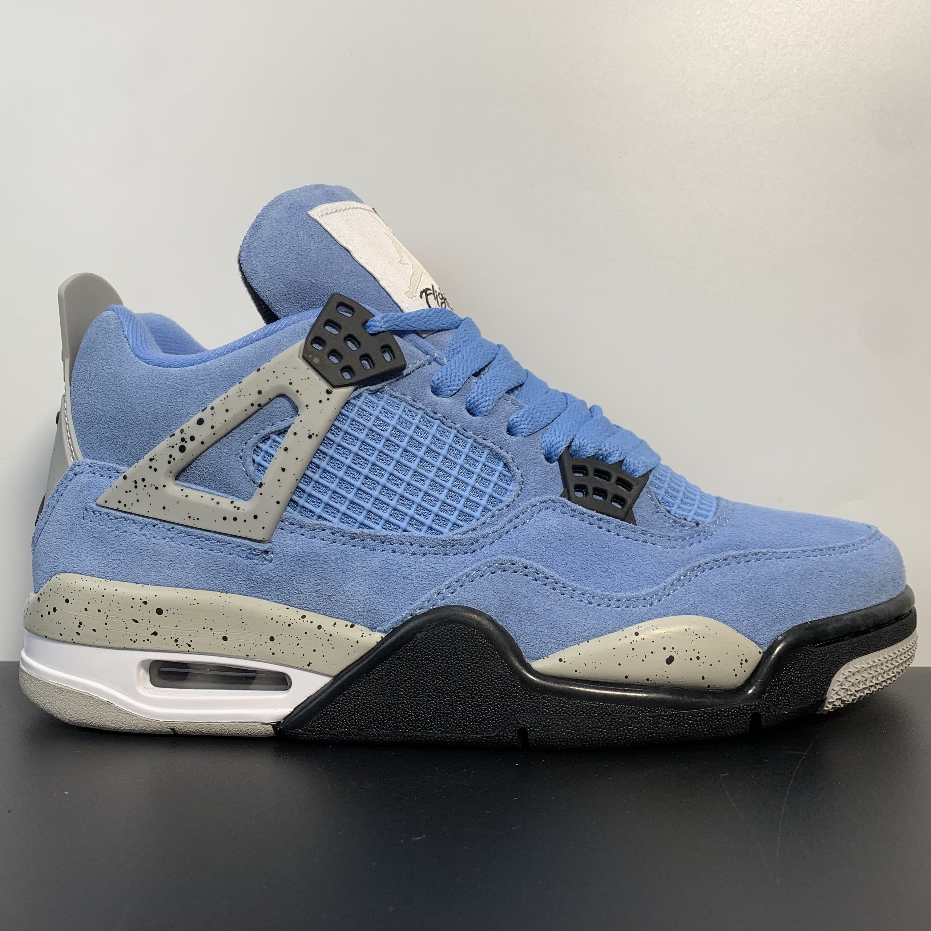 Nike Air Jordan 4 Retro "University Blue"
