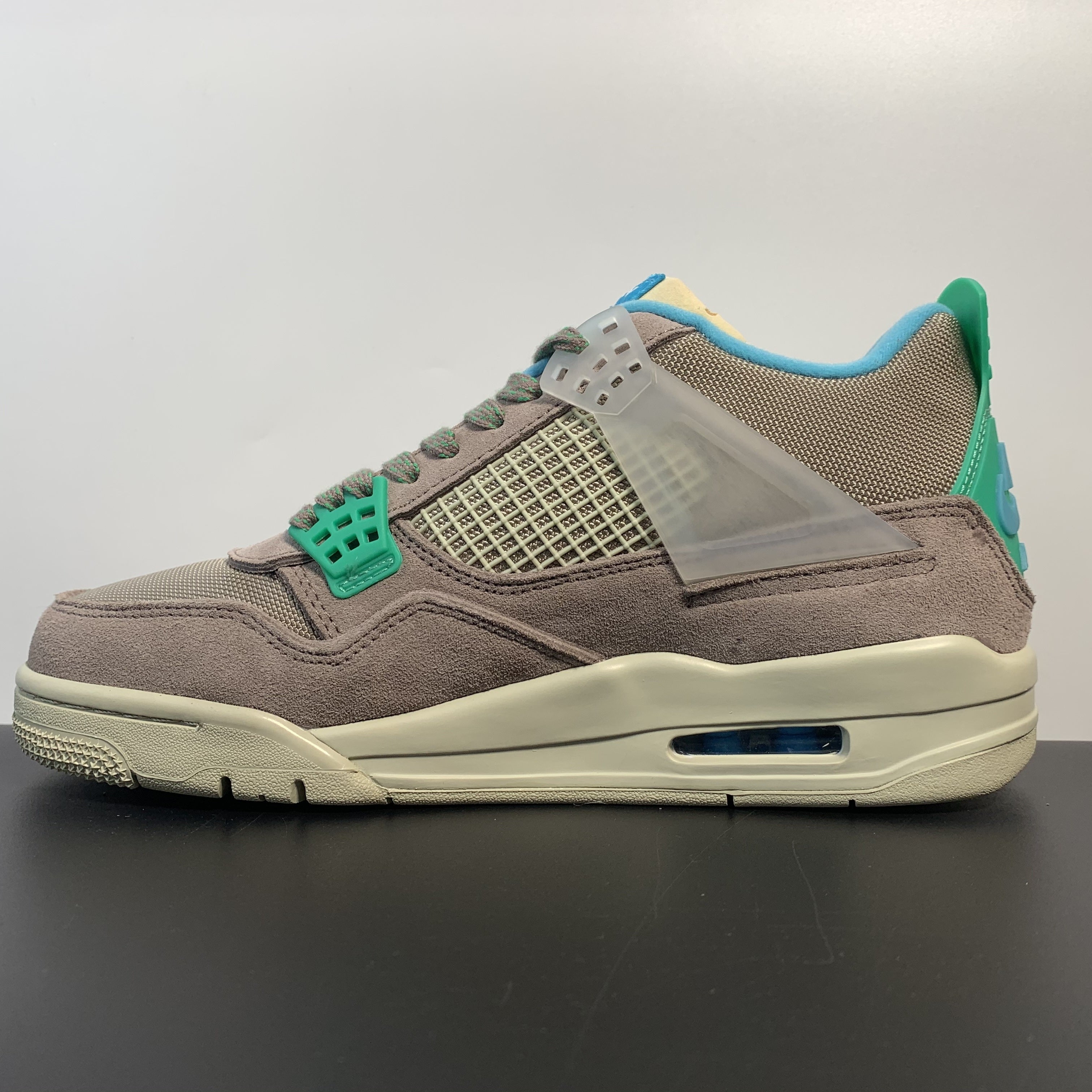 Union LA x Air Jordan 4 Retro "Taupe Haze"