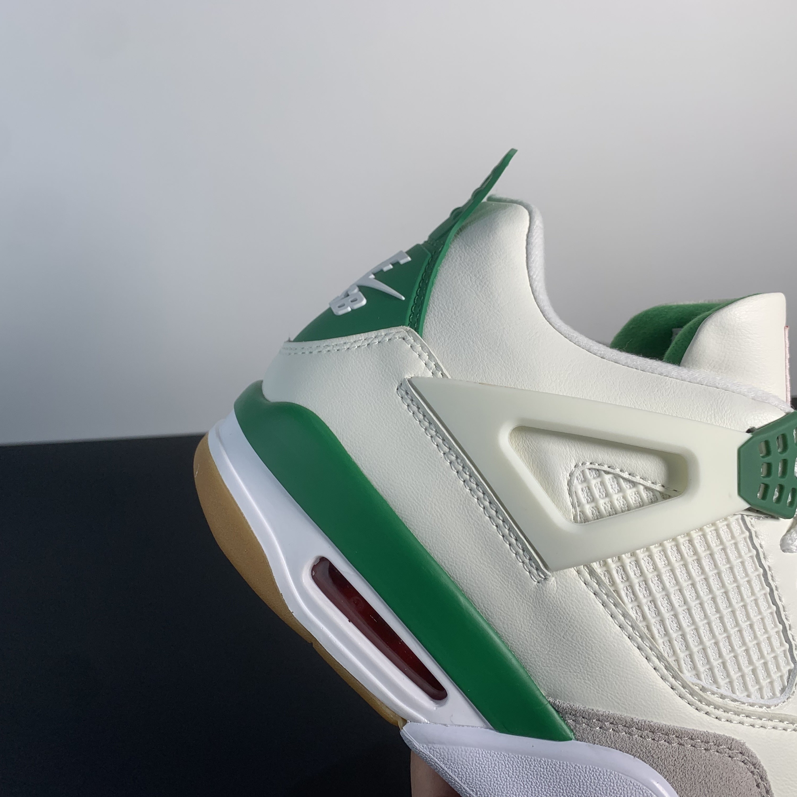 Nike SB x Air Jordan 4 Retro "Pine Green"