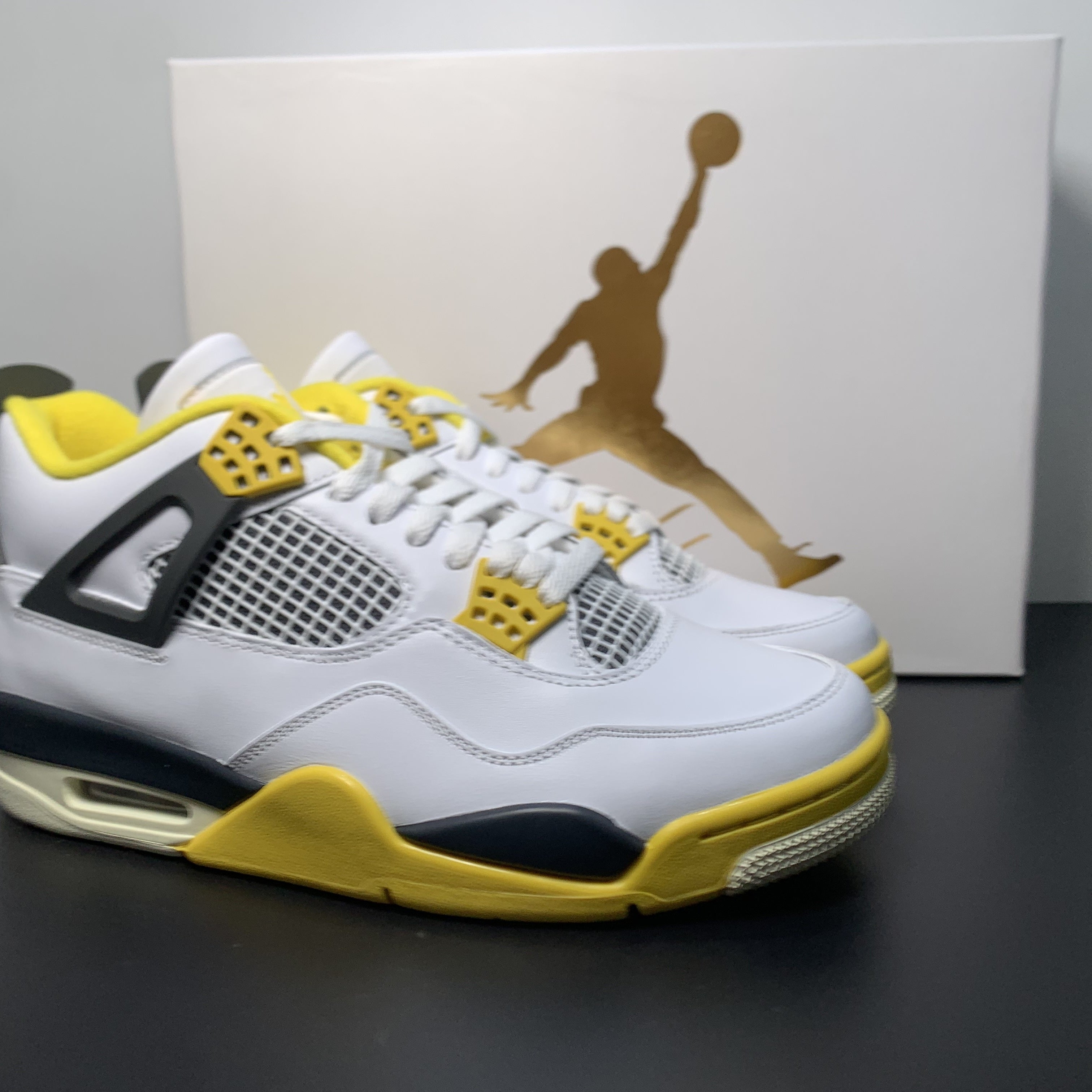 Nike Air Jordan 4 Retro 'Vivid Sulfur'