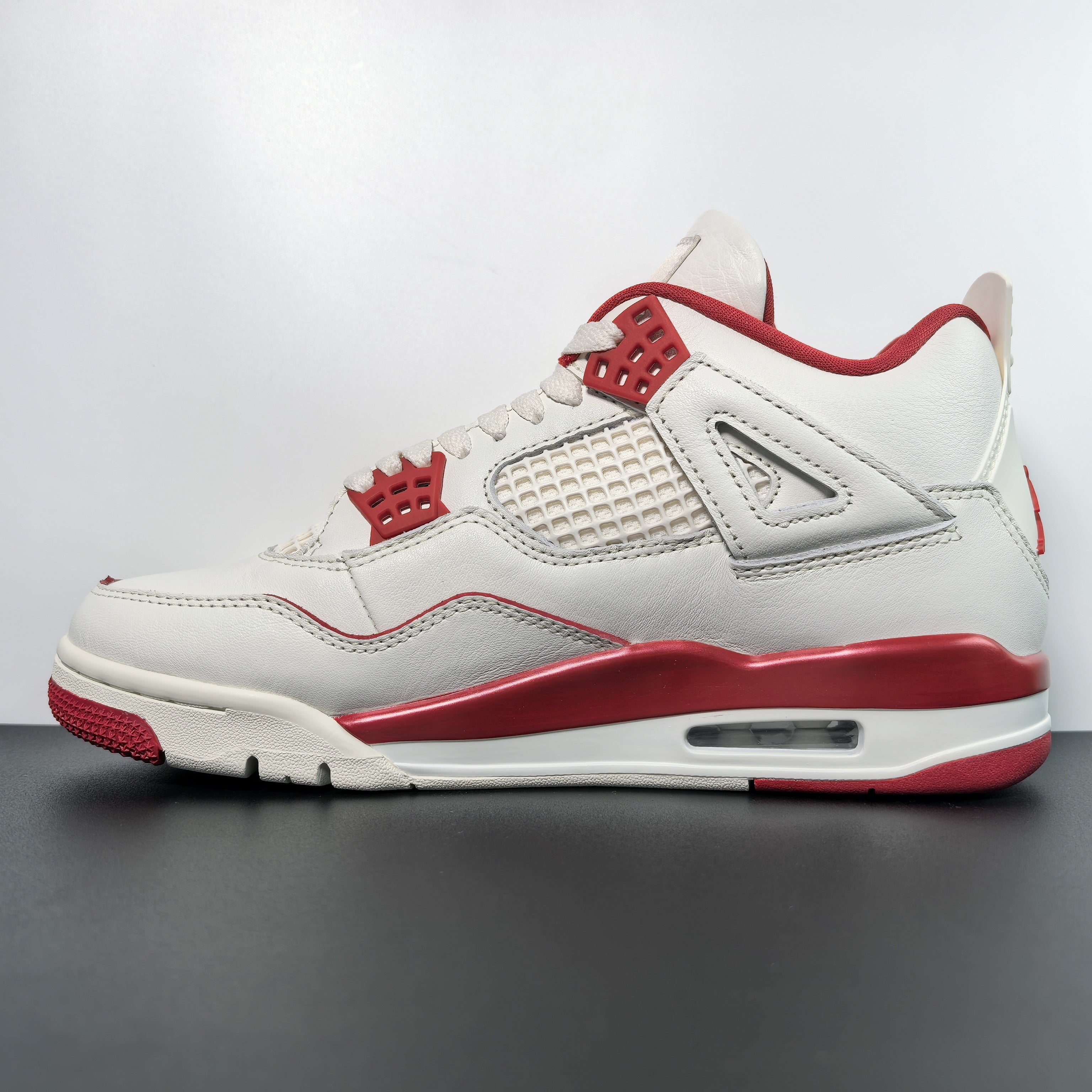 Air Jordan 4 Retro "Metallic Red"