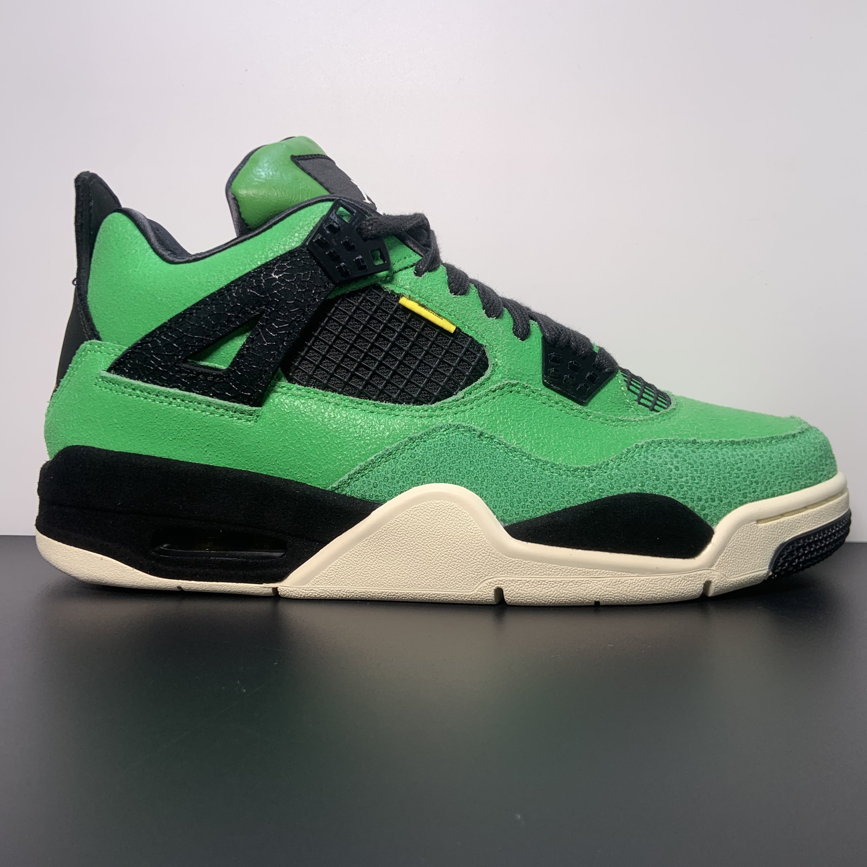 Nike Air Jordan 4 Retro "Manila"